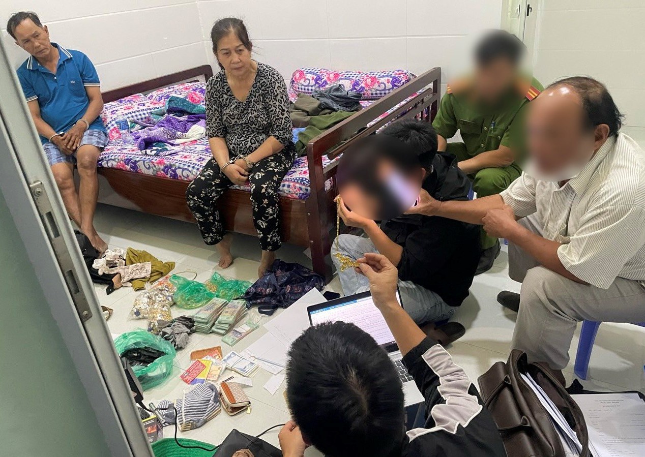 Đôi tình nhân trộm 3,5 kg vàng có 11 tiền án- Ảnh 2.