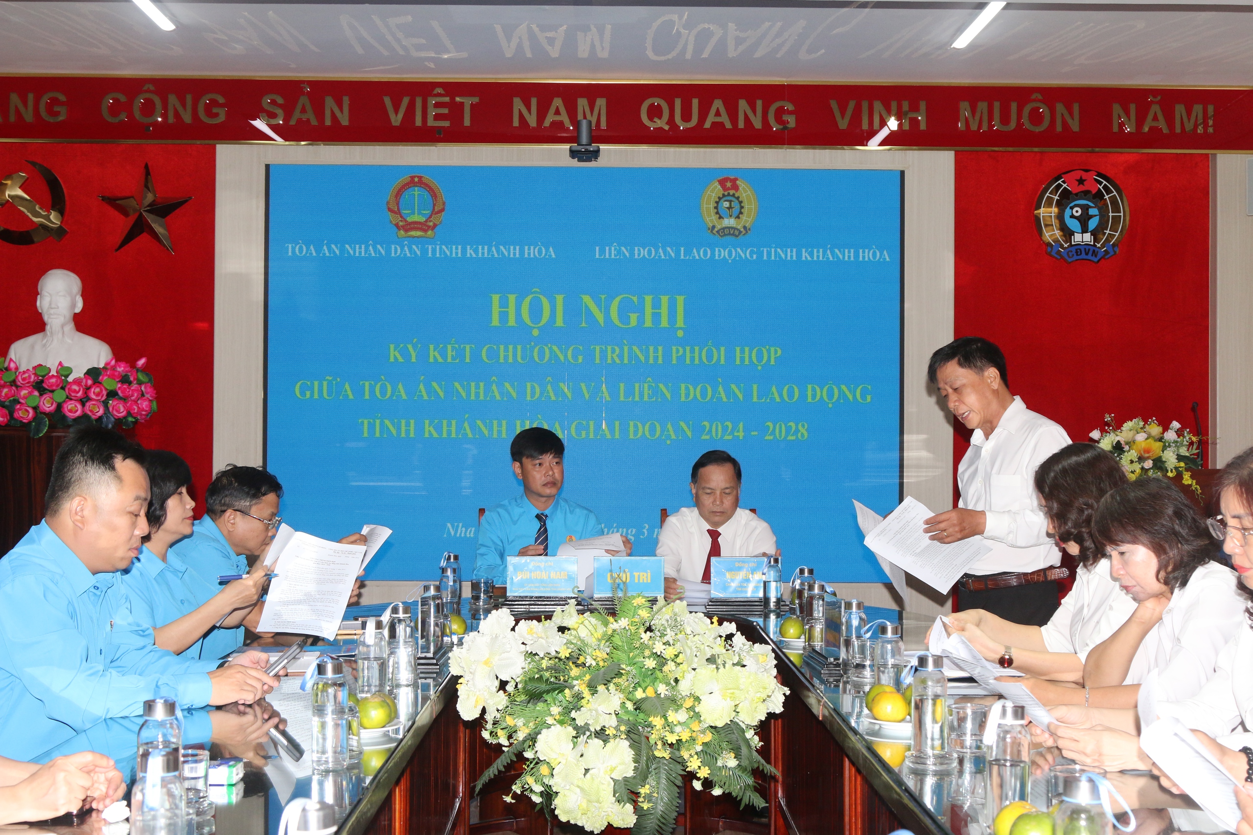 Kh&aacute;nh Ho&agrave;: C&ocirc;ng đo&agrave;n phối hợp với to&agrave; &aacute;n bảo vệ người lao động- Ảnh 2.