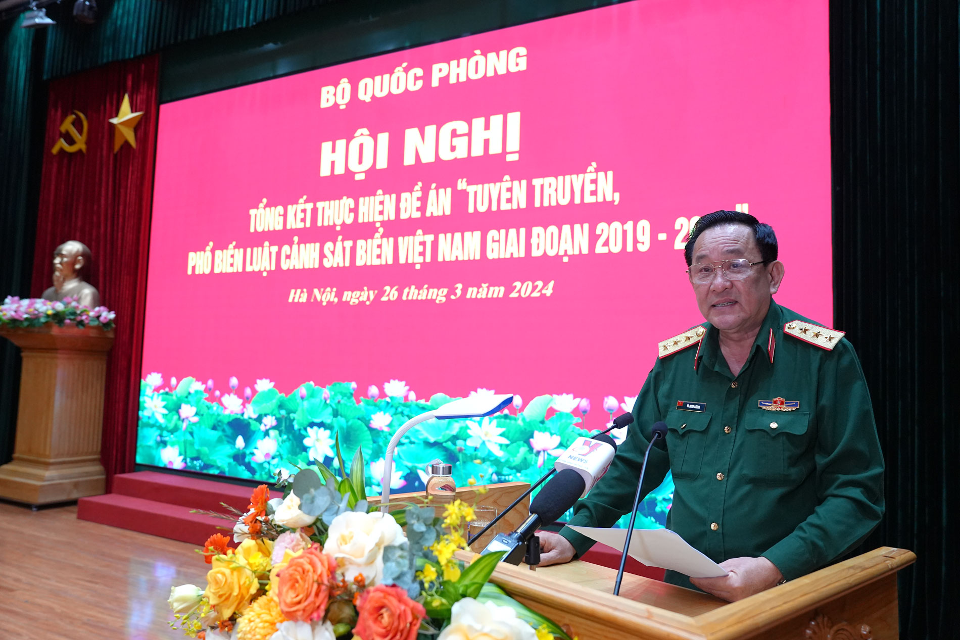 B&aacute;o Người Lao Động, Tổng Bi&ecirc;n tập B&aacute;o Người Lao Động nhận Bằng khen của Bộ Quốc ph&ograve;ng- Ảnh 2.