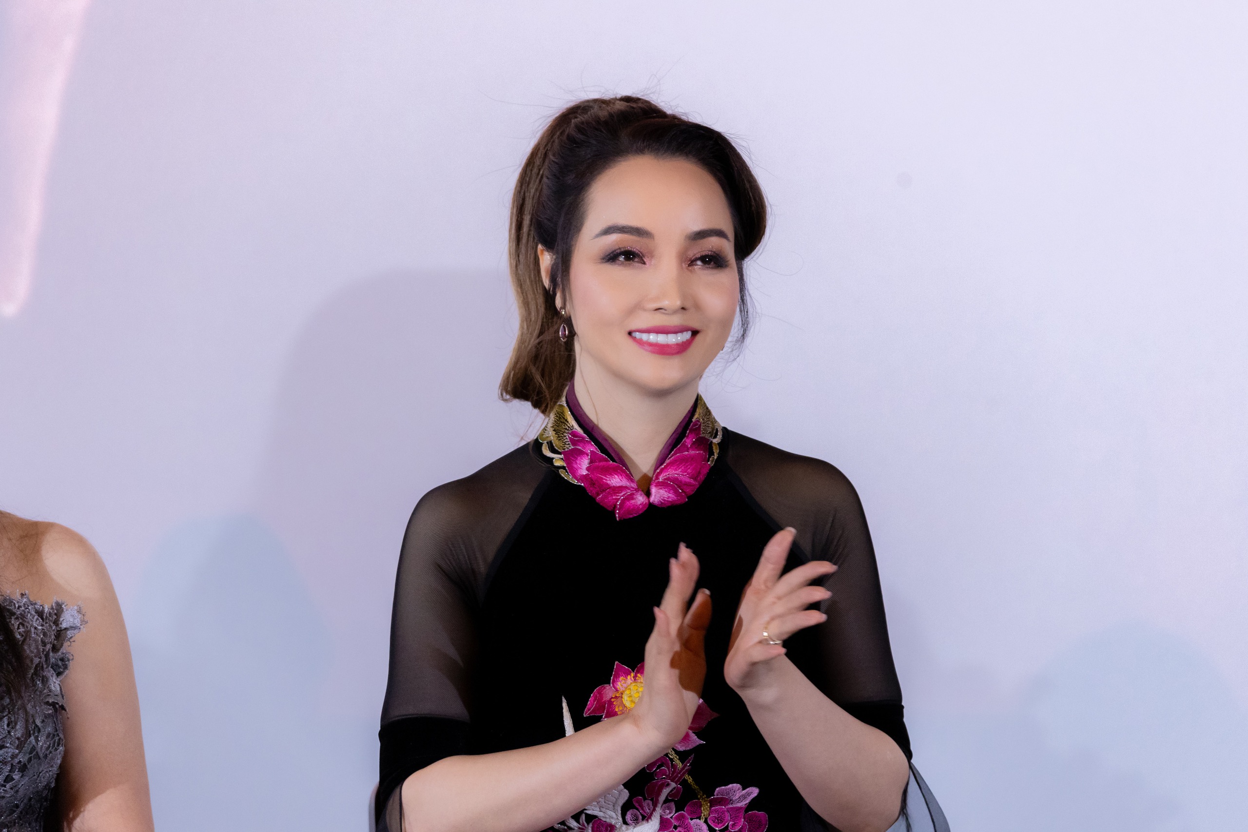 Mai Thu Huyền tại buổi ra mắt phim