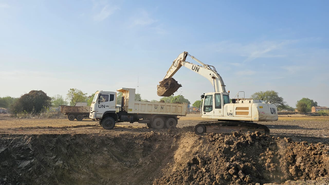 Thanh ni&ecirc;n Đội c&ocirc;ng binh t&igrave;nh nguyện l&agrave;m đường, mang nước sạch đến với người d&acirc;n ch&acirc;u Phi- Ảnh 4.