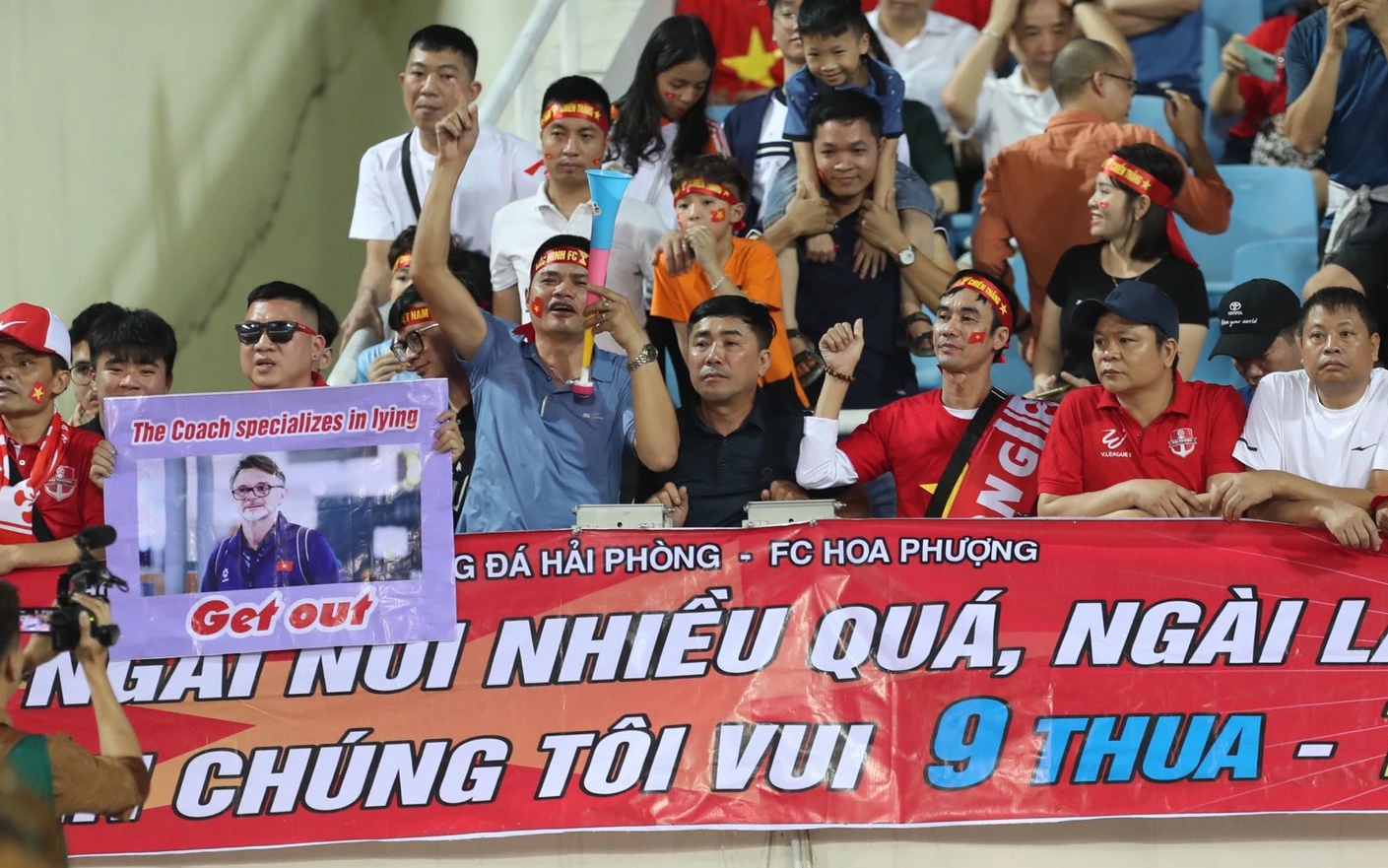 HLV Troussier chính thức chia tay đội tuyển Việt Nam