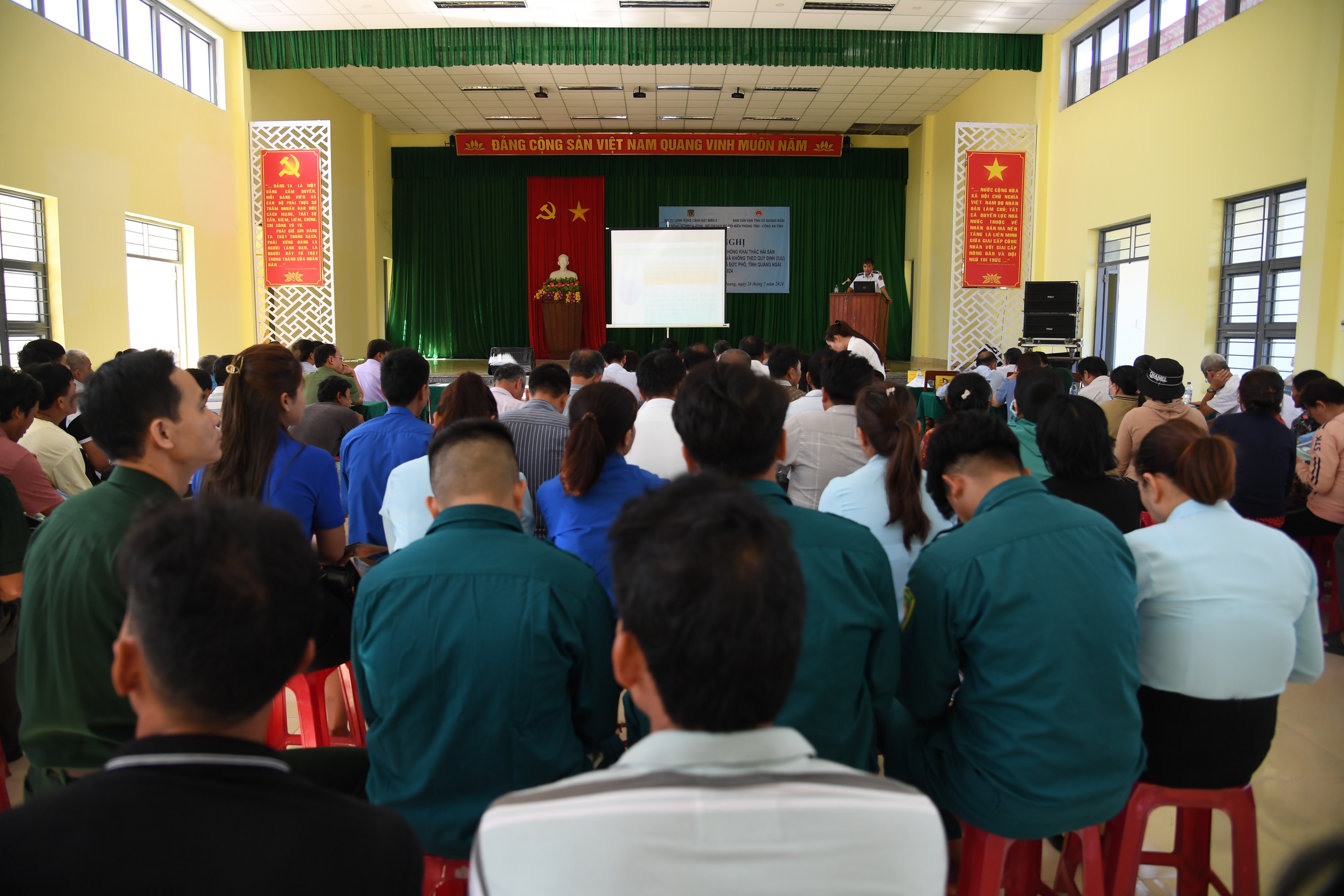 V&ugrave;ng Cảnh s&aacute;t biển 2 tuy&ecirc;n truyền ph&ograve;ng chống IUU tr&ecirc;n địa b&agrave;n tỉnh Quảng Ng&atilde;i- Ảnh 1.