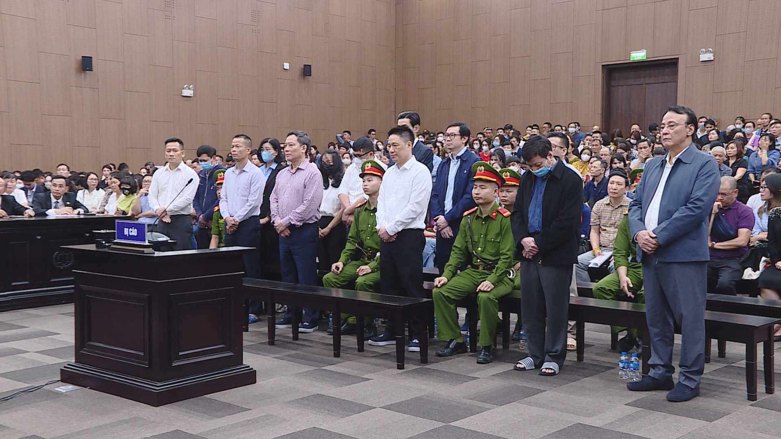 C&aacute;c bị c&aacute;o tại phi&ecirc;n t&ograve;a