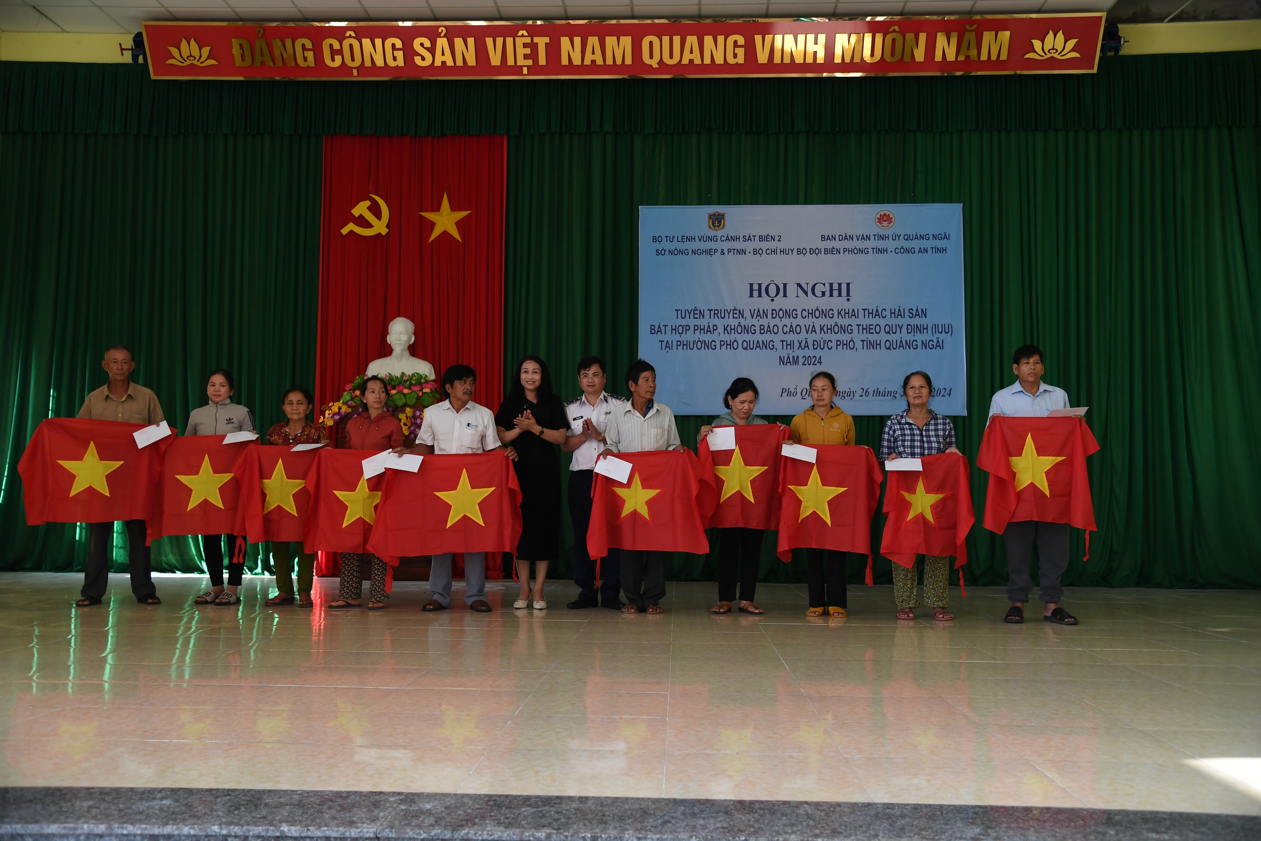 V&ugrave;ng Cảnh s&aacute;t biển 2 tuy&ecirc;n truyền ph&ograve;ng chống IUU tr&ecirc;n địa b&agrave;n tỉnh Quảng Ng&atilde;i- Ảnh 4.