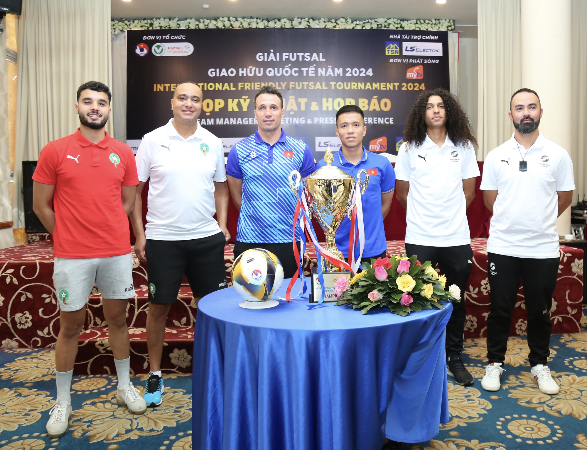 HLV tuyển futsal Việt Nam &uacute;p mở chấn thương của Nguyễn Minh Tr&iacute;- Ảnh 1.
