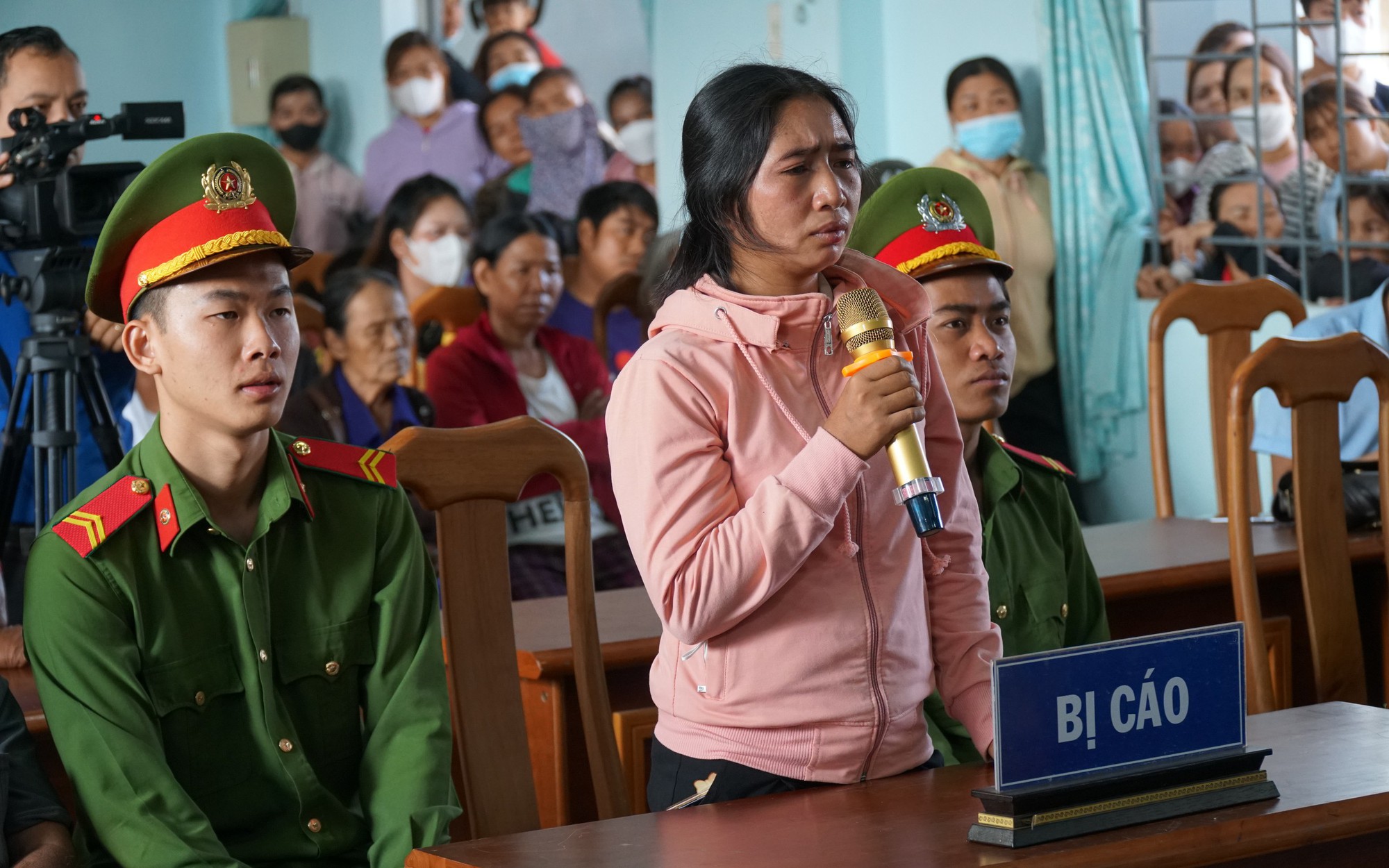 Con trai gây tai nạn làm 4 người tử vong, mẹ lãnh án tù