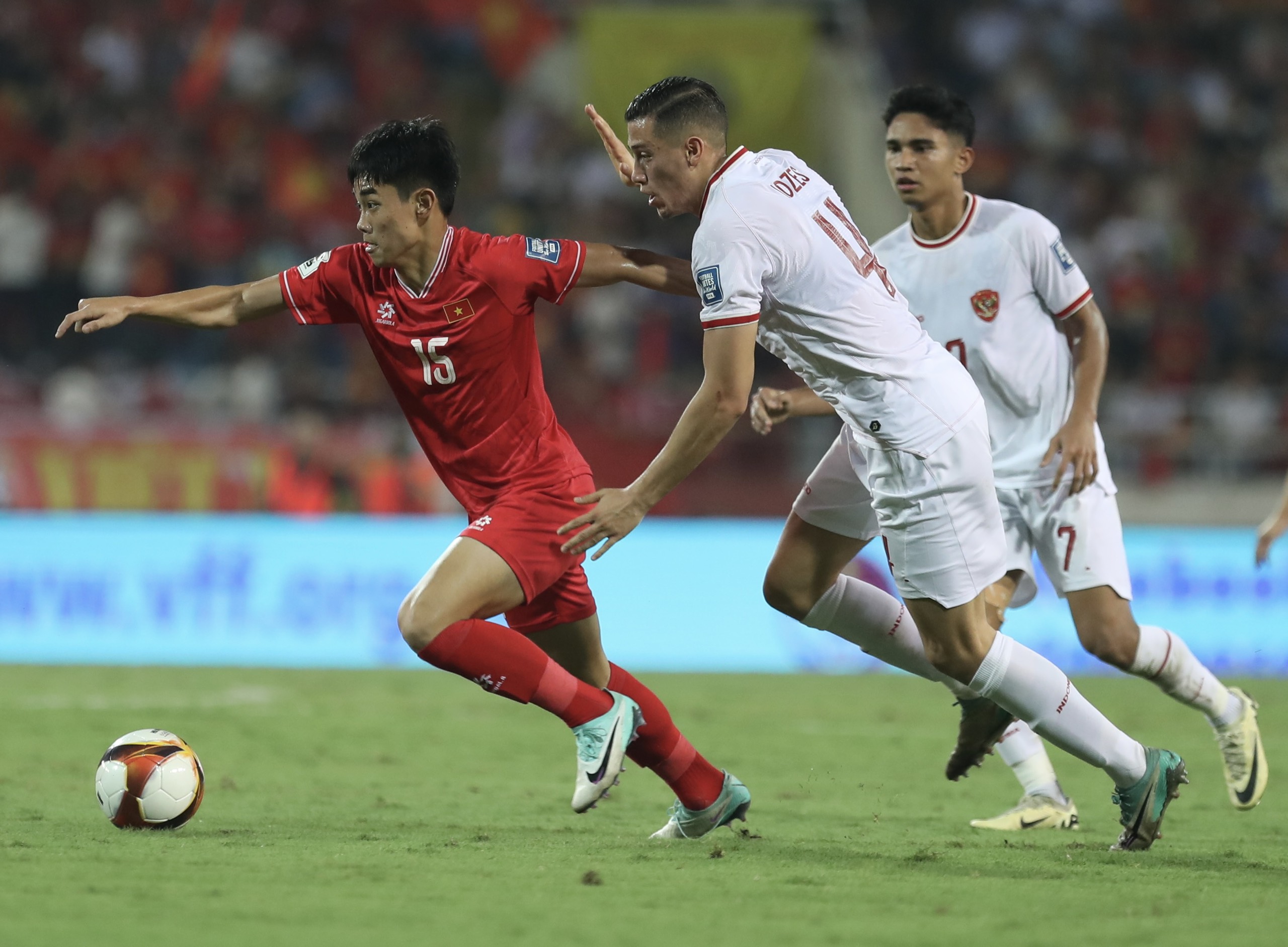 Tuyển Việt Nam văng khỏi tốp 110 FIFA sau 8 năm- Ảnh 2.
