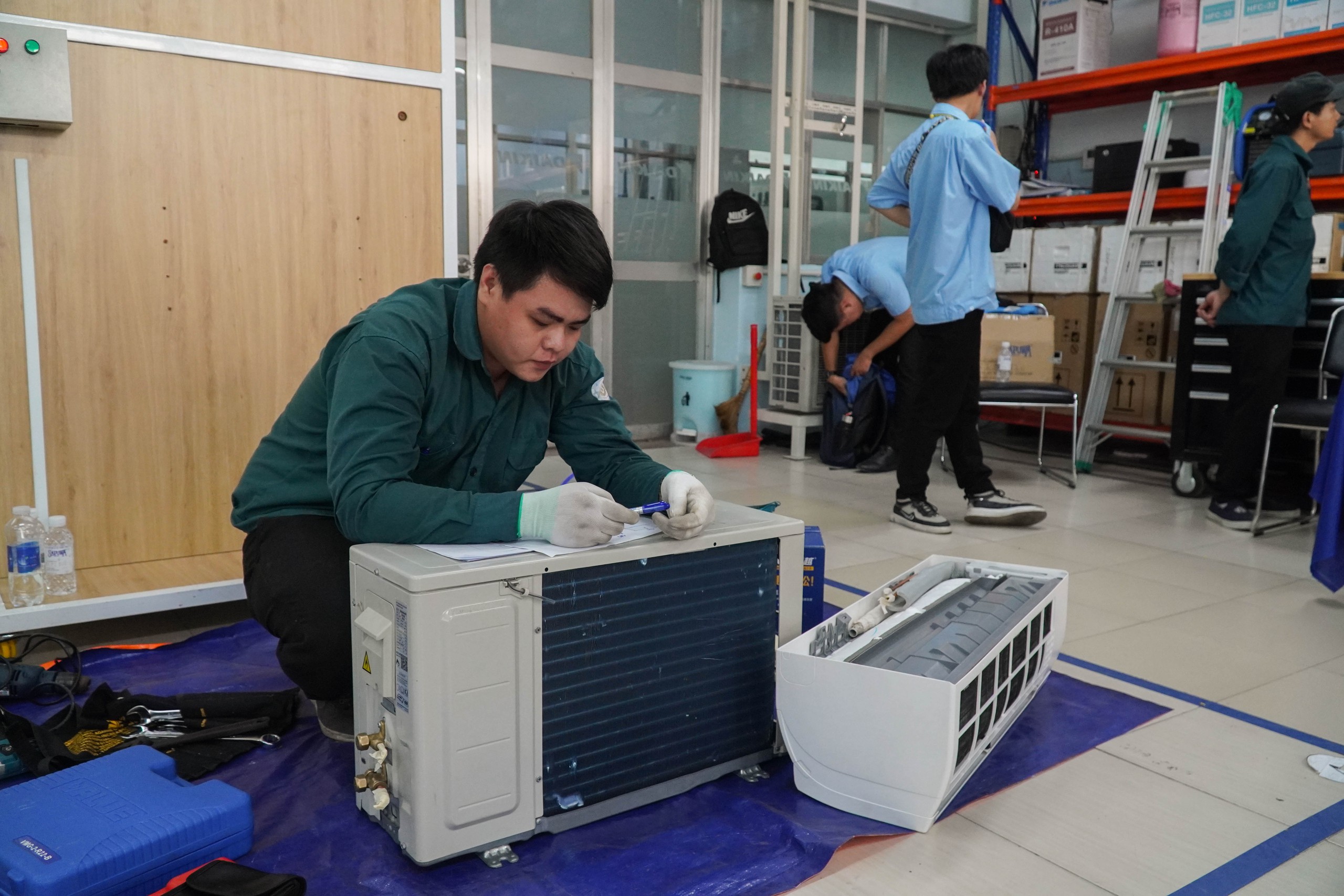 Doanh nghiệp đặt h&agrave;ng nguồn nh&acirc;n lực, trường nghề kh&ocirc;ng d&aacute;m nhận th&ecirc;m- Ảnh 2.