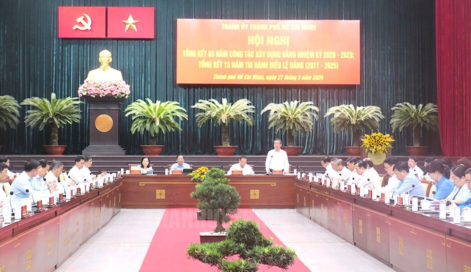 B&iacute; thư Th&agrave;nh ủy TP HCM: Người đứng đầu phải biết lắng nghe, biết t&ocirc;n trọng, biết ph&aacute;t huy người kh&aacute;c- Ảnh 1.