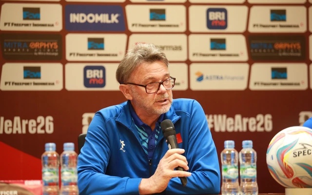 VFF phải đền bù bao nhiêu tiền để chấm dứt hợp đồng với HLV Philippe Troussier?