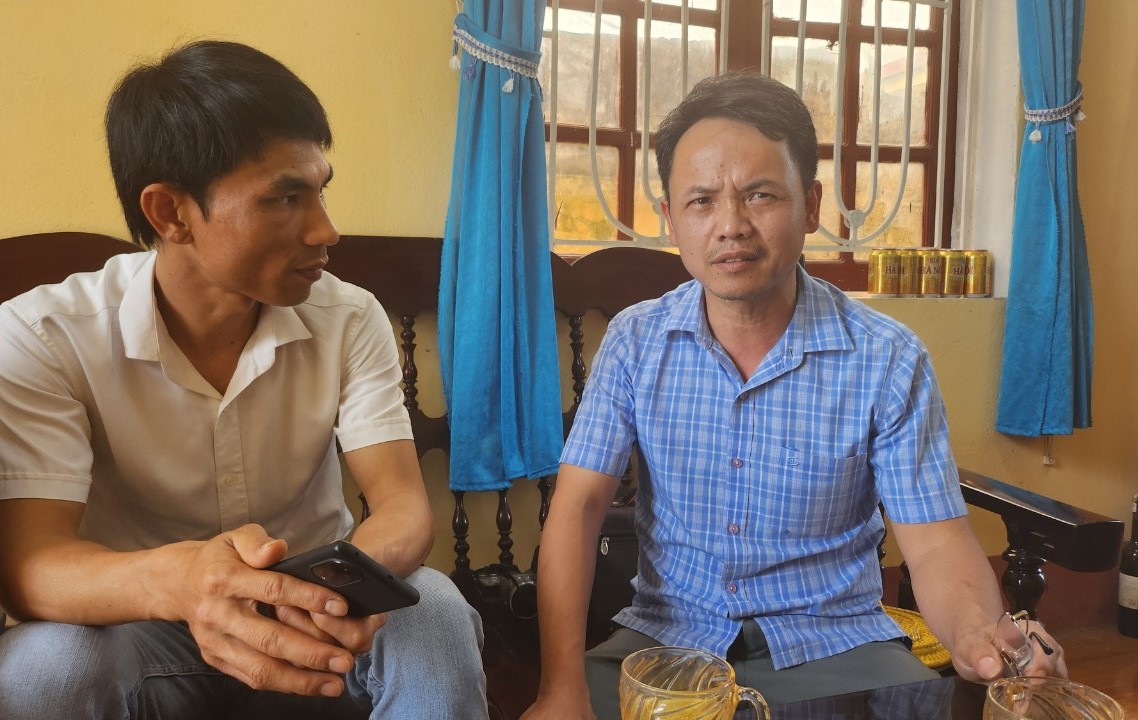Nghe tin sáp nhập trường, phụ huynh kéo tới phản đối- Ảnh 3.