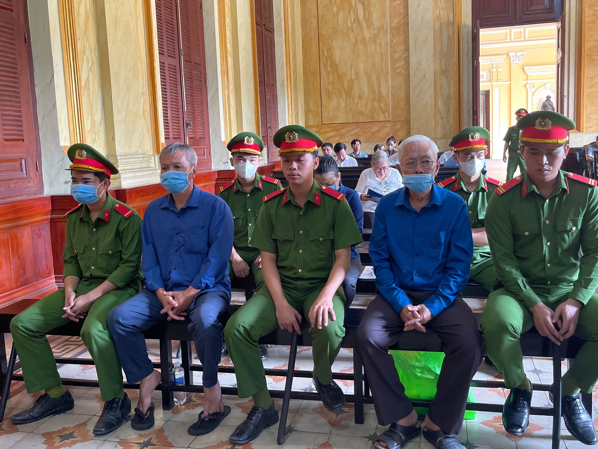 Xét xử