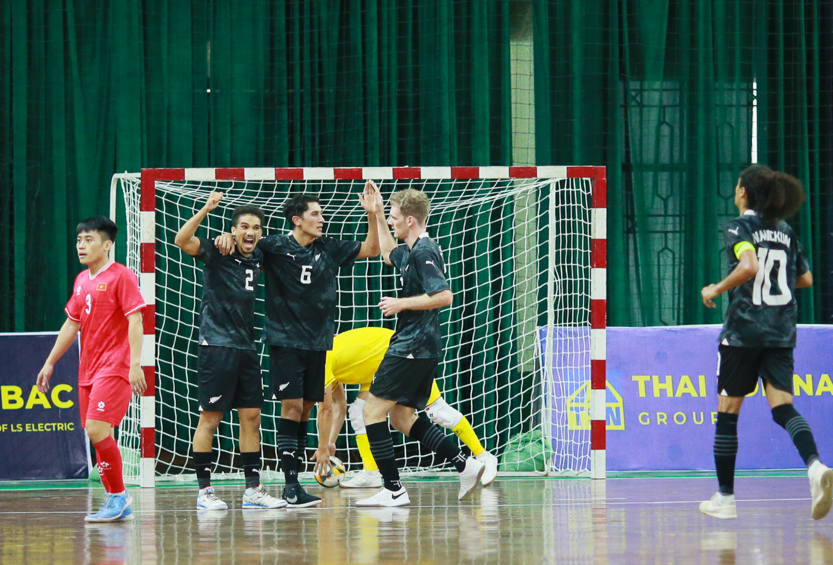 Tuyển futsal Việt Nam chia điểm với đội gi&agrave;nh v&eacute; đầu ti&ecirc;n dự World Cup 2024- Ảnh 2.