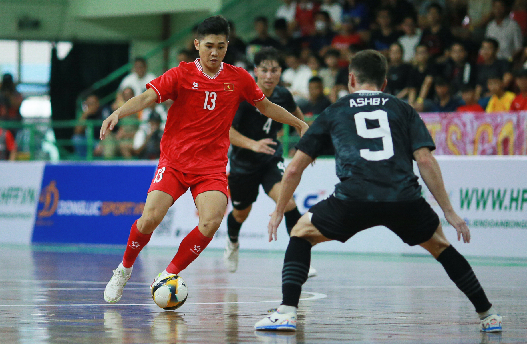 Tuyển futsal Việt Nam chia điểm với đội gi&agrave;nh v&eacute; đầu ti&ecirc;n dự World Cup 2024- Ảnh 3.