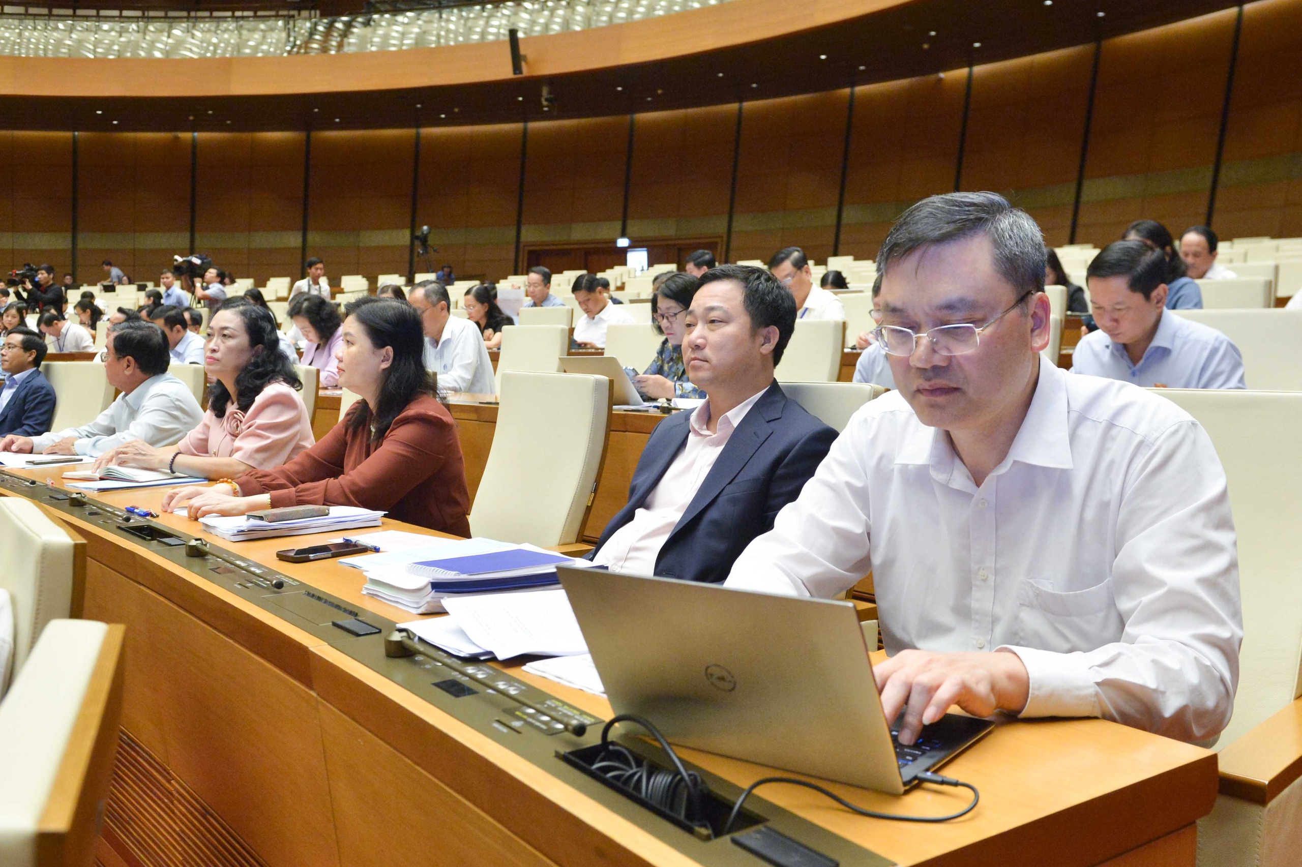 Quốc hội kịp thời ban hành nhiều quyết sách quan trọng của đất nước- Ảnh 2.