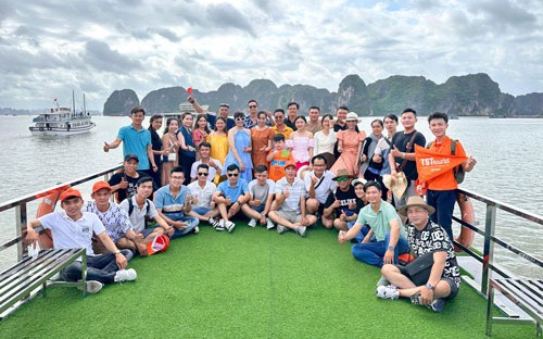 Du lịch nội địa xoay trở khi giá vé máy bay cao