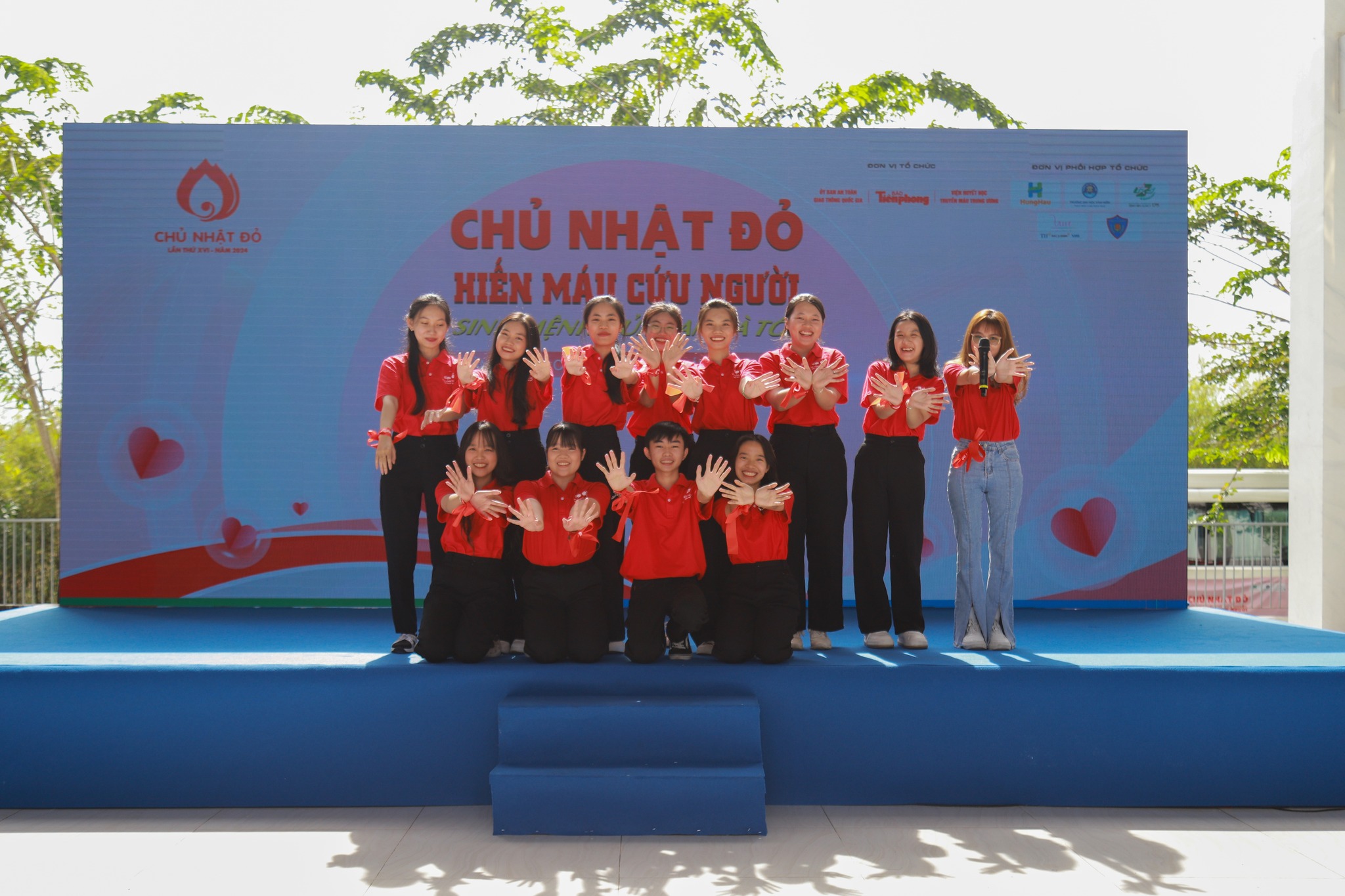 Trường Đại học Văn Hiến TP HCM: 150 th&agrave;nh vi&ecirc;n tham gia giải half-marathon 