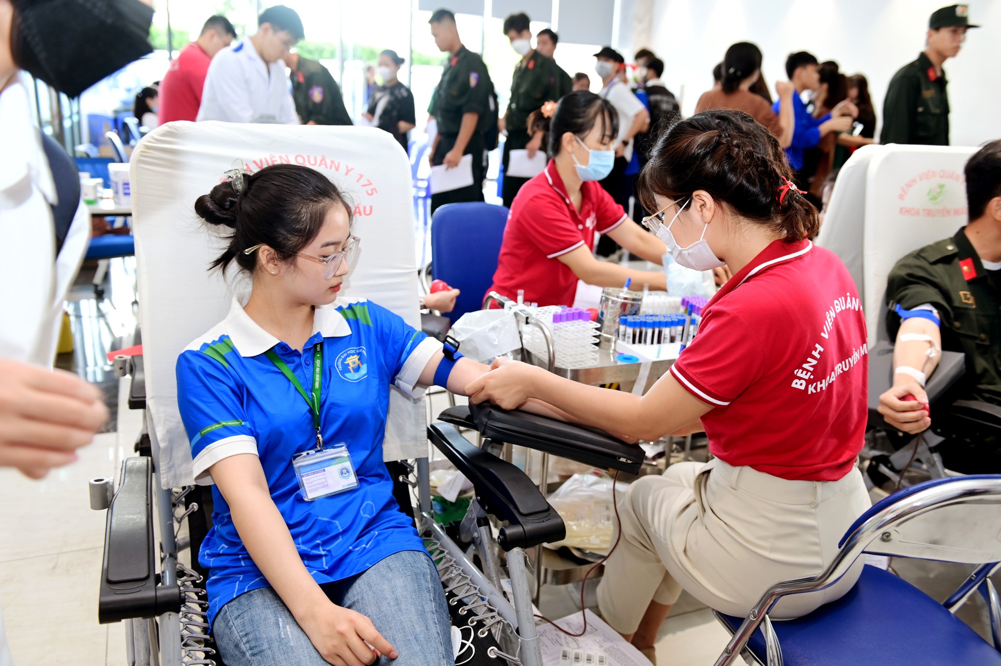 Trường Đại học Văn Hiến TP HCM: 150 th&agrave;nh vi&ecirc;n tham gia giải half-marathon 