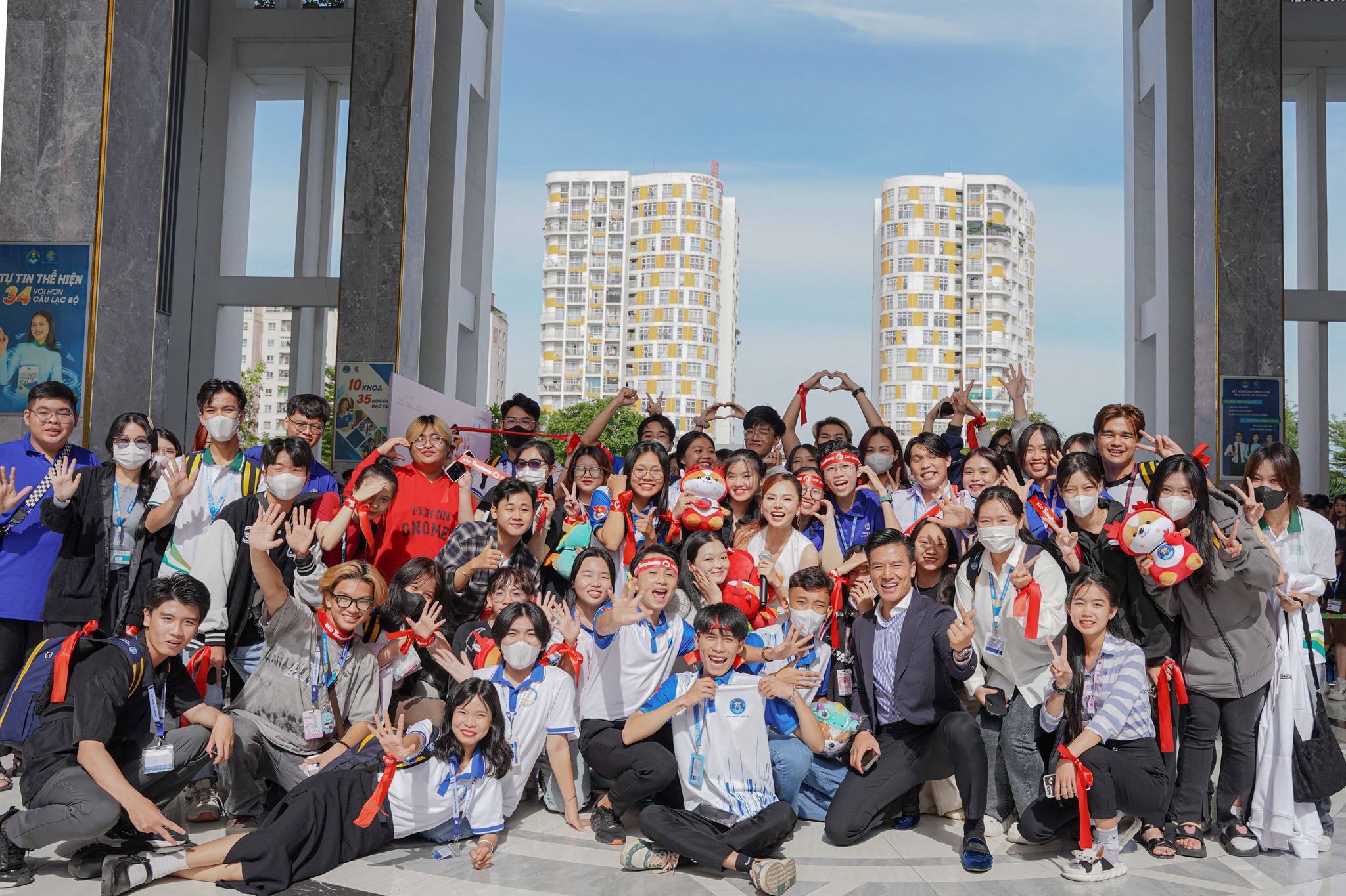 Trường Đại học Văn Hiến TP HCM: 150 th&agrave;nh vi&ecirc;n tham gia giải half-marathon 
