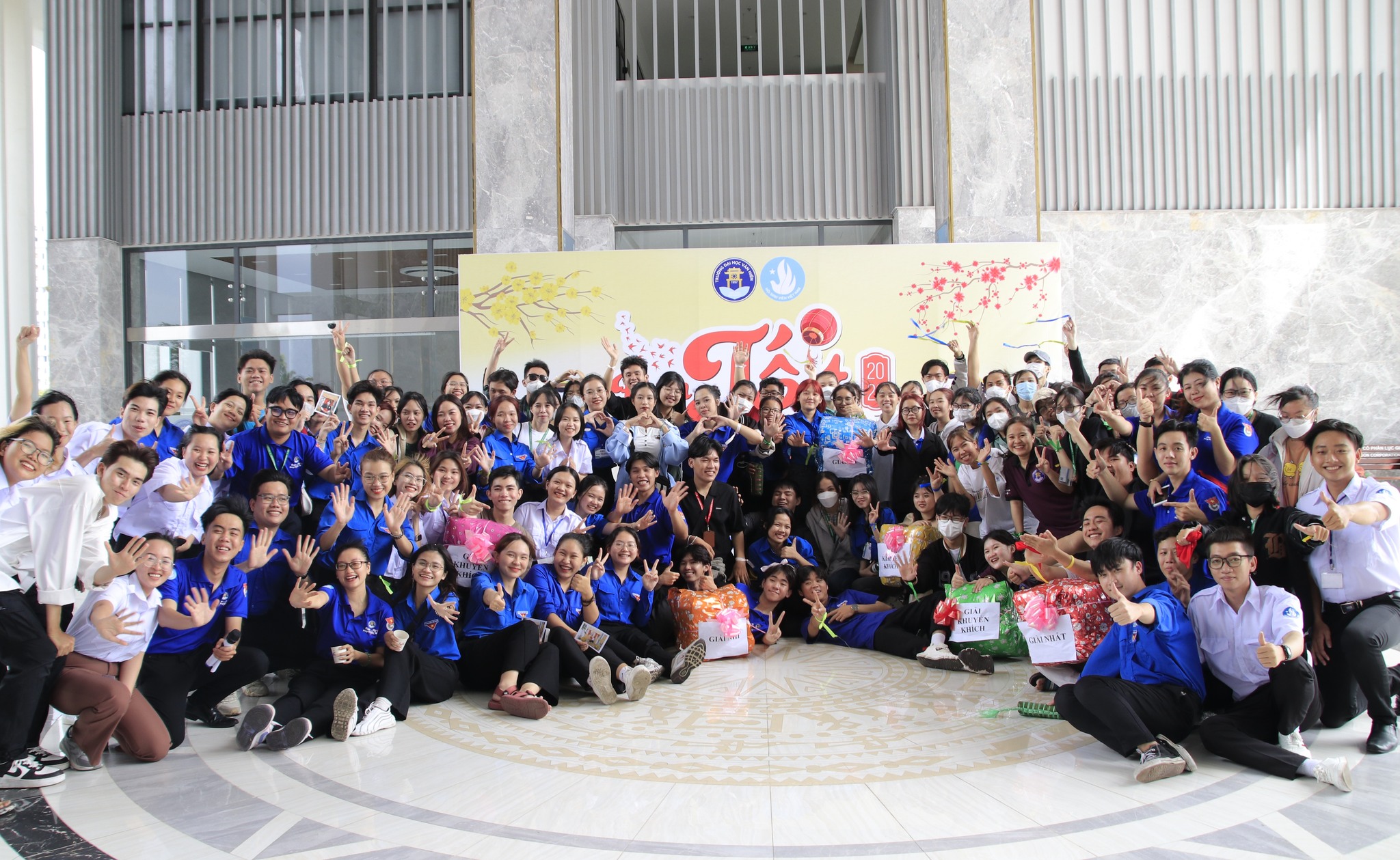 Trường Đại học Văn Hiến TP HCM: 150 thành viên tham gia giải half-marathon