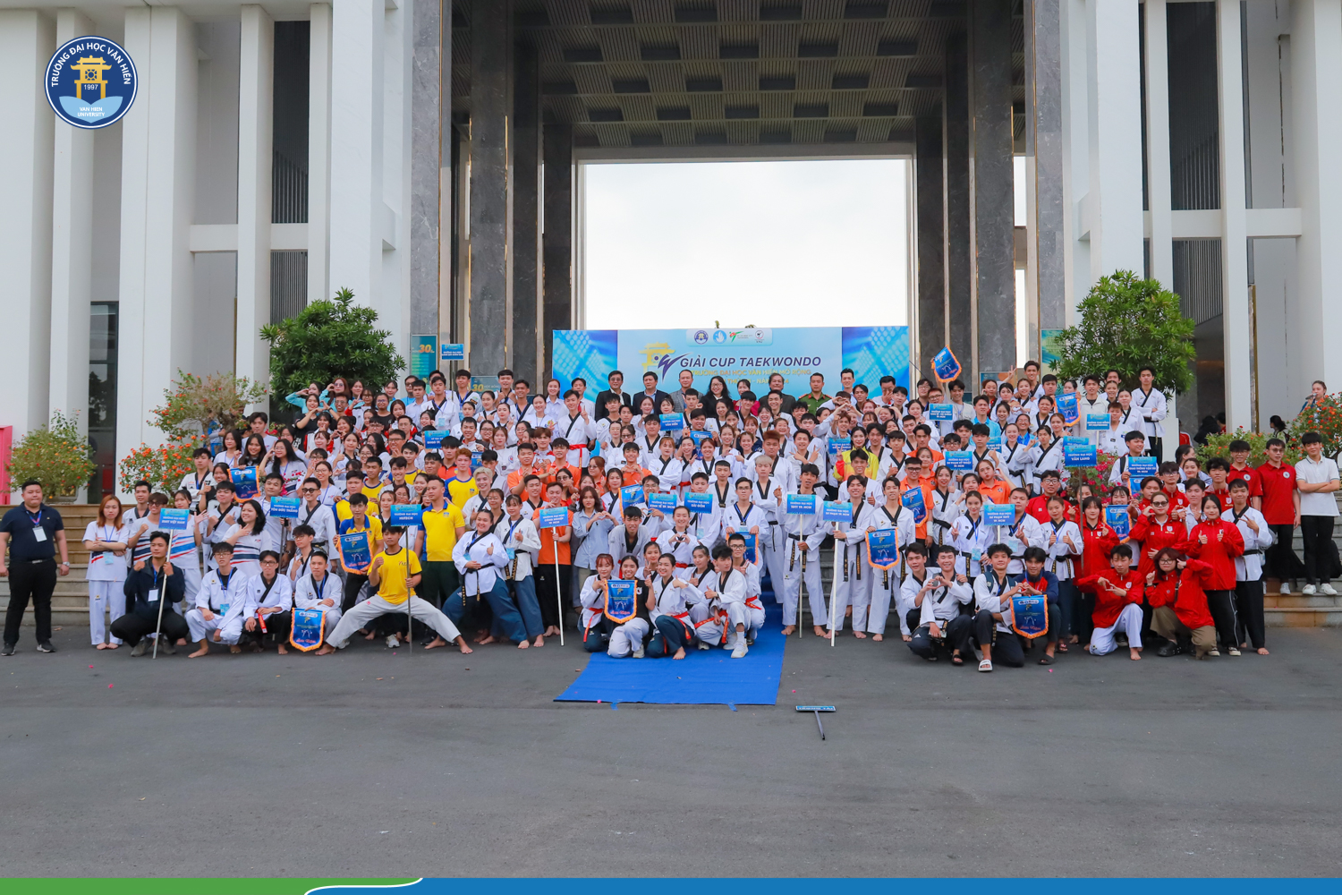 Trường Đại học Văn Hiến TP HCM: 150 thành viên tham gia giải half-marathon