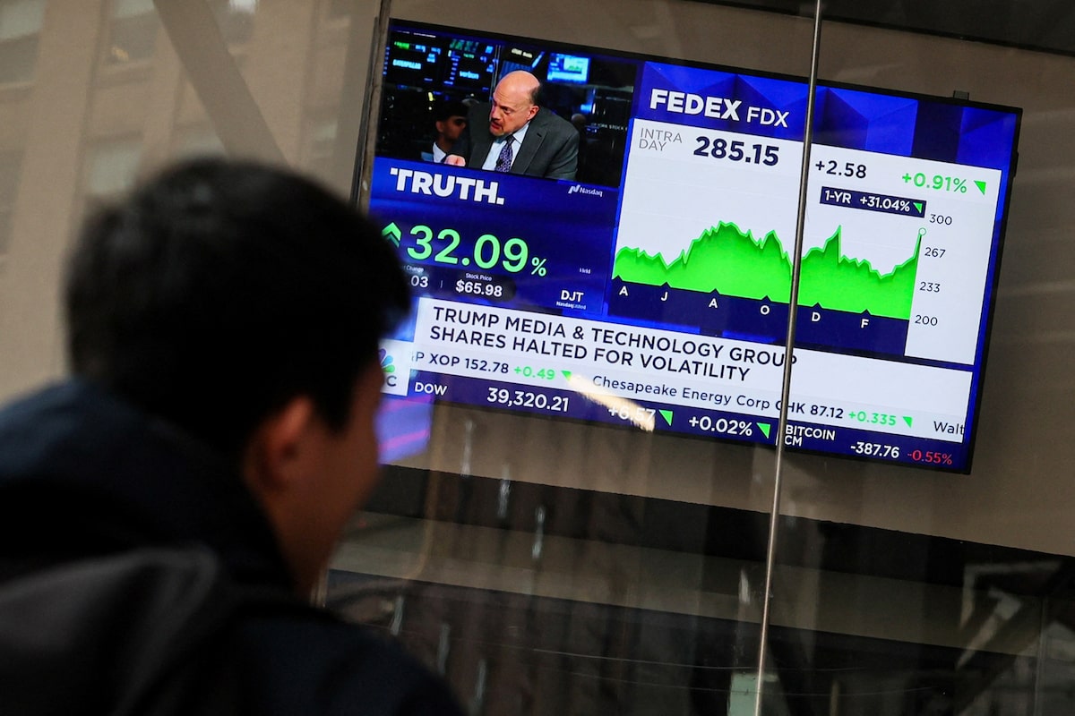 &Ocirc;ng Trump kịch liệt chỉ tr&iacute;ch thẩm ph&aacute;n y&ecirc;u cầu &ocirc;ng &ldquo;n&iacute;n lặng&rdquo;- Ảnh 2.