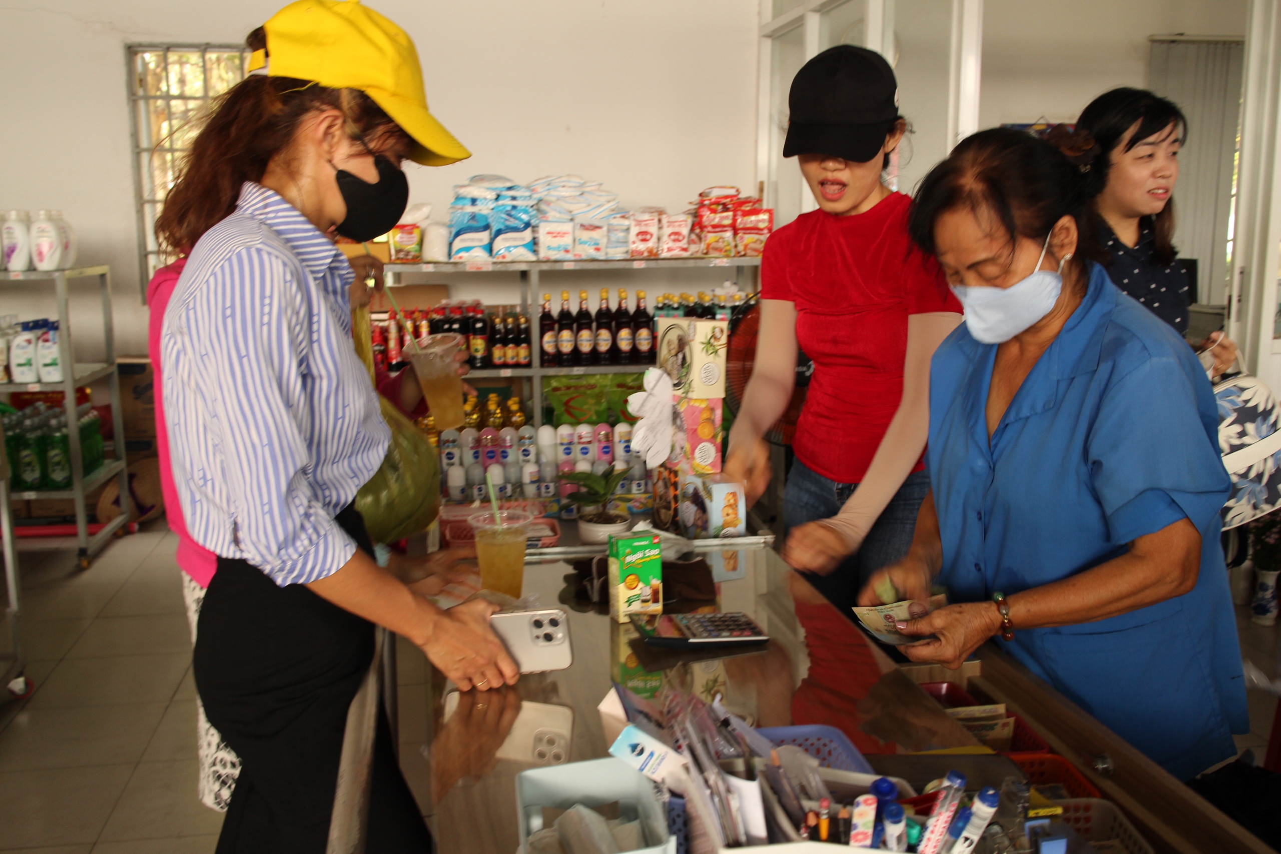 Kh&ocirc;ng n&ecirc;n tăng cho người c&oacute; lương hưu tr&ecirc;n 10 triệu đồng/th&aacute;ng?- Ảnh 1.