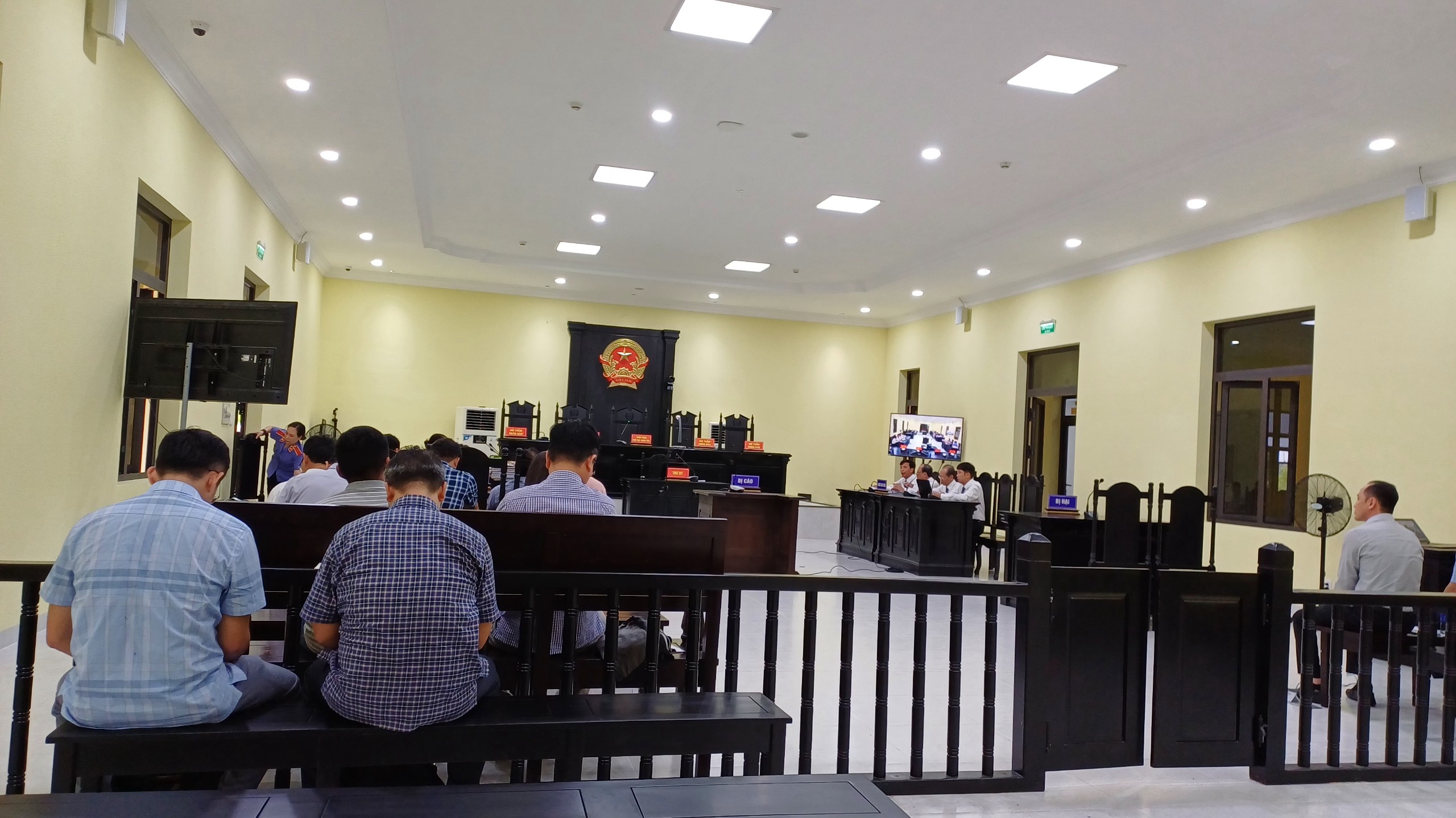 Xét xử
