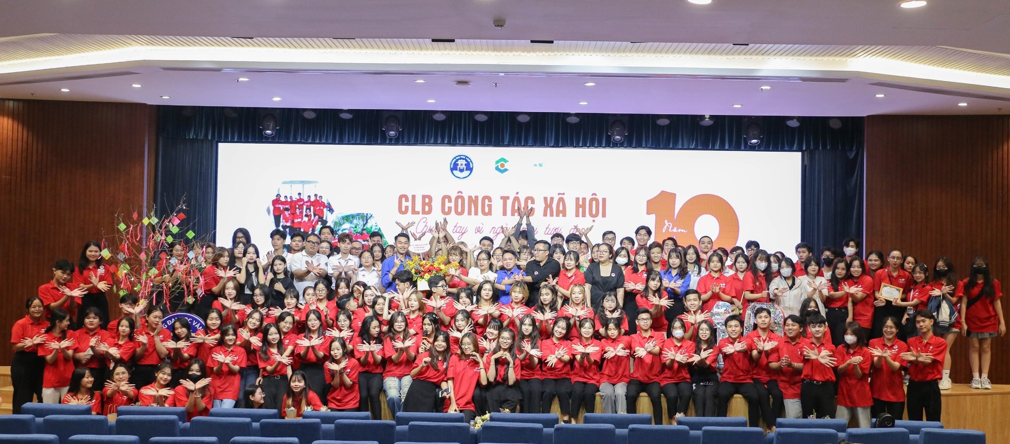 Trường Đại học Văn Hiến TP HCM: 150 th&agrave;nh vi&ecirc;n tham gia giải half-marathon 