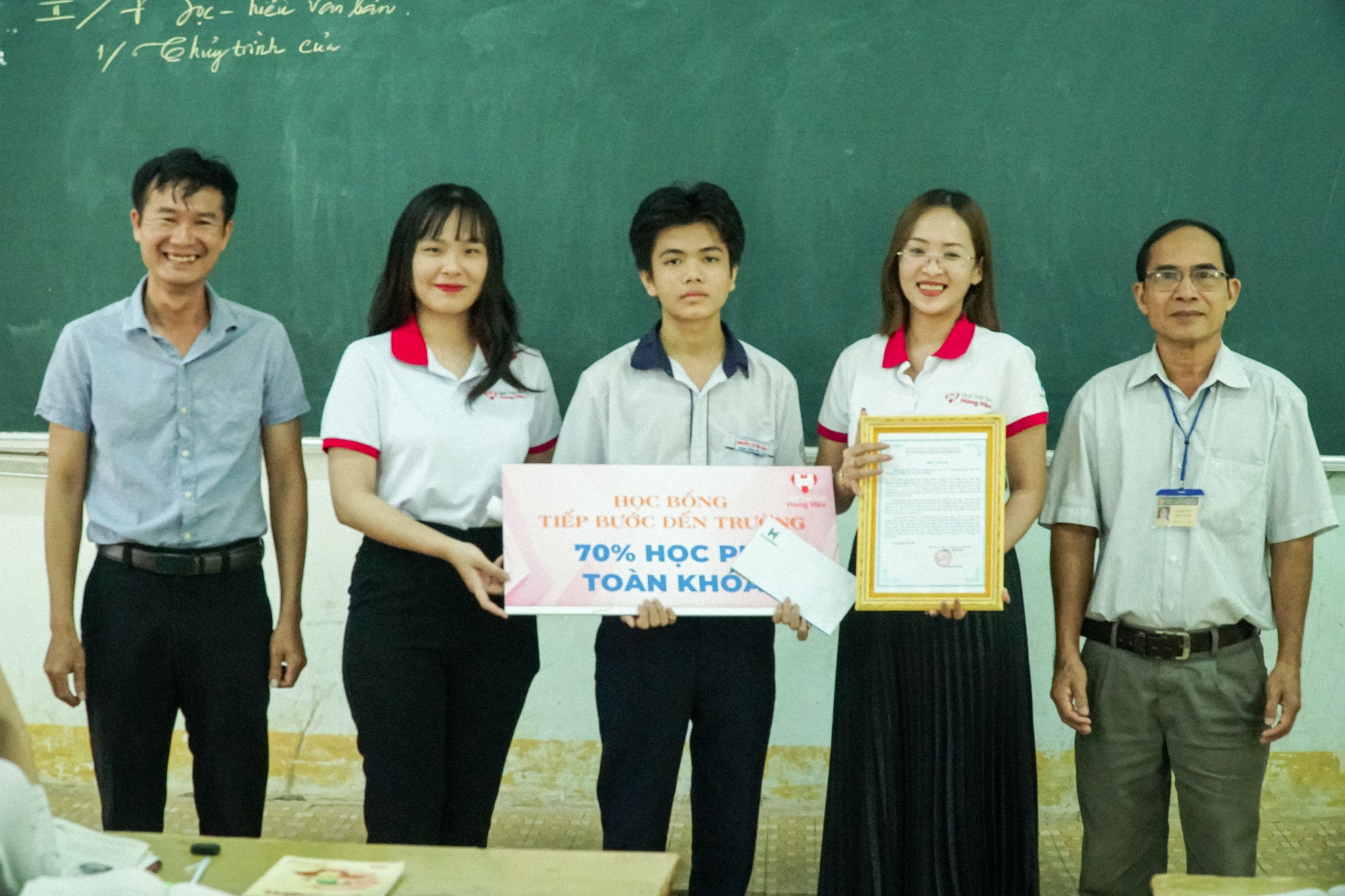 Trường Đại học Văn Hiến TP HCM: 150 th&agrave;nh vi&ecirc;n tham gia giải half-marathon 