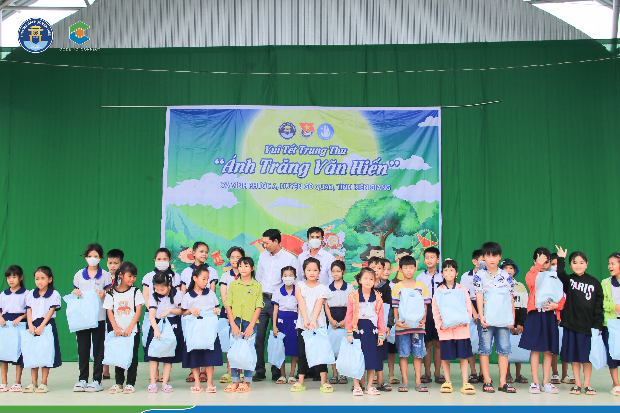 Trường Đại học Văn Hiến TP HCM: 150 th&agrave;nh vi&ecirc;n tham gia giải half-marathon 