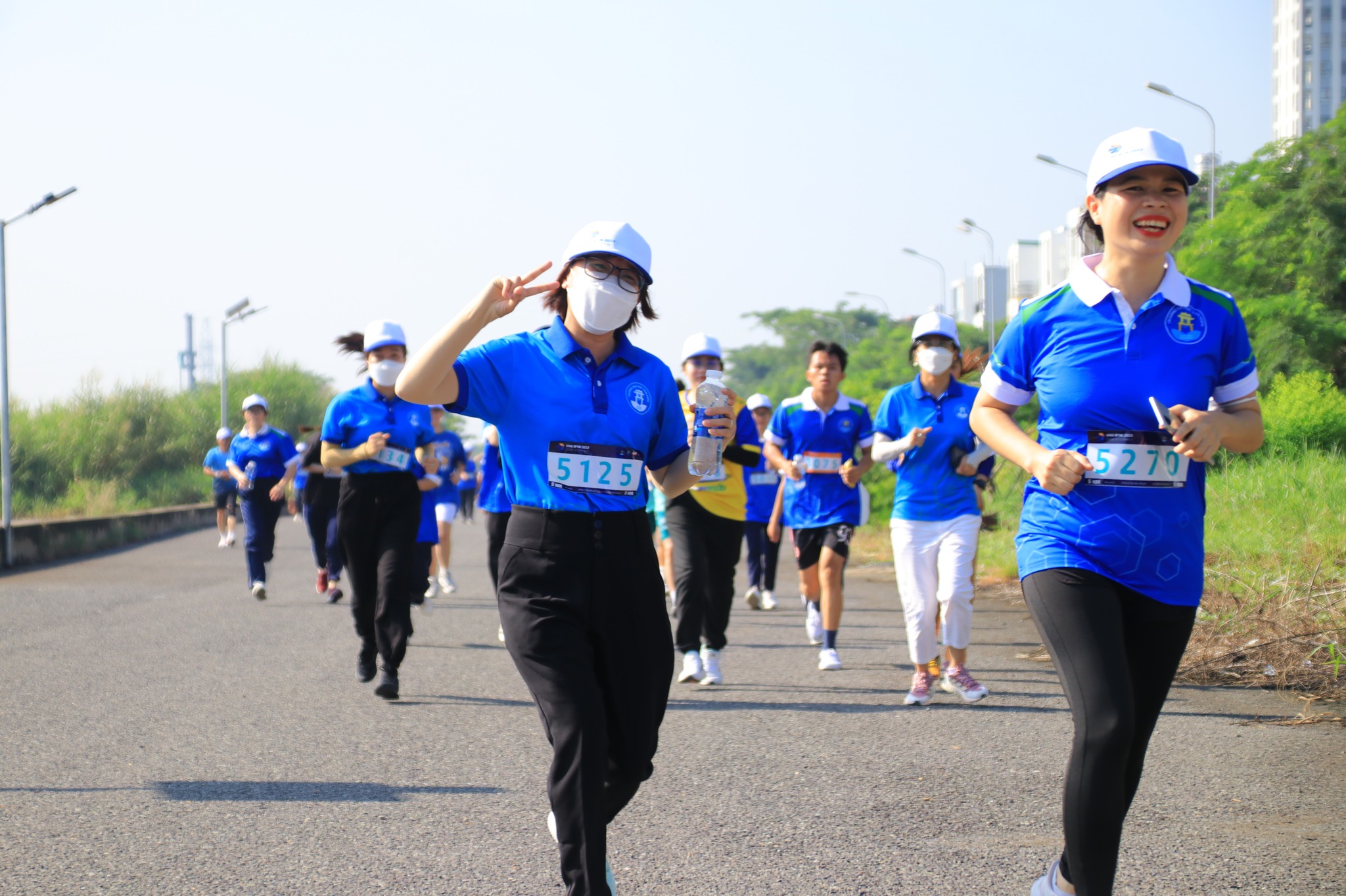 Trường Đại học Văn Hiến TP HCM: 150 th&agrave;nh vi&ecirc;n tham gia giải half-marathon 