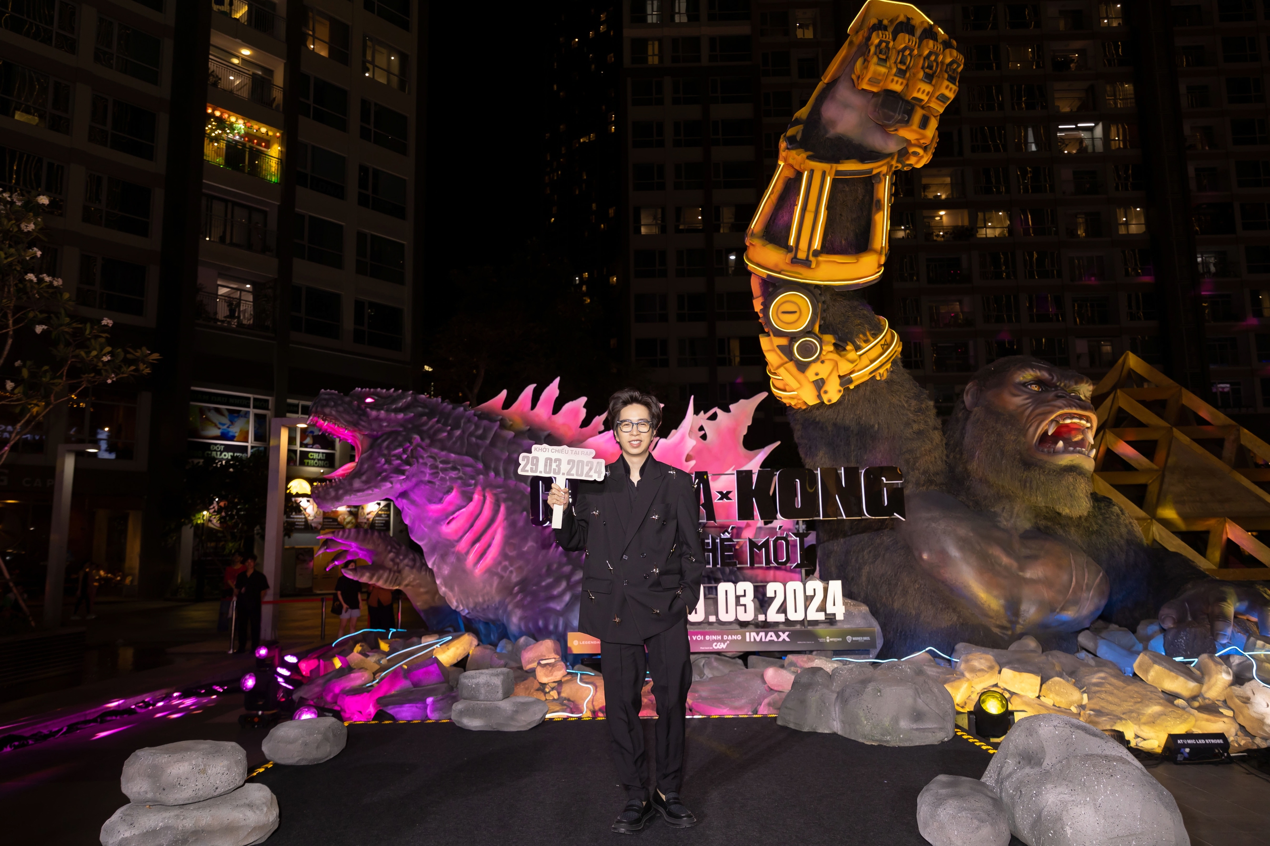 ViruSs b&ecirc;n m&ocirc; h&igrave;nh Kong v&agrave; Godzilla