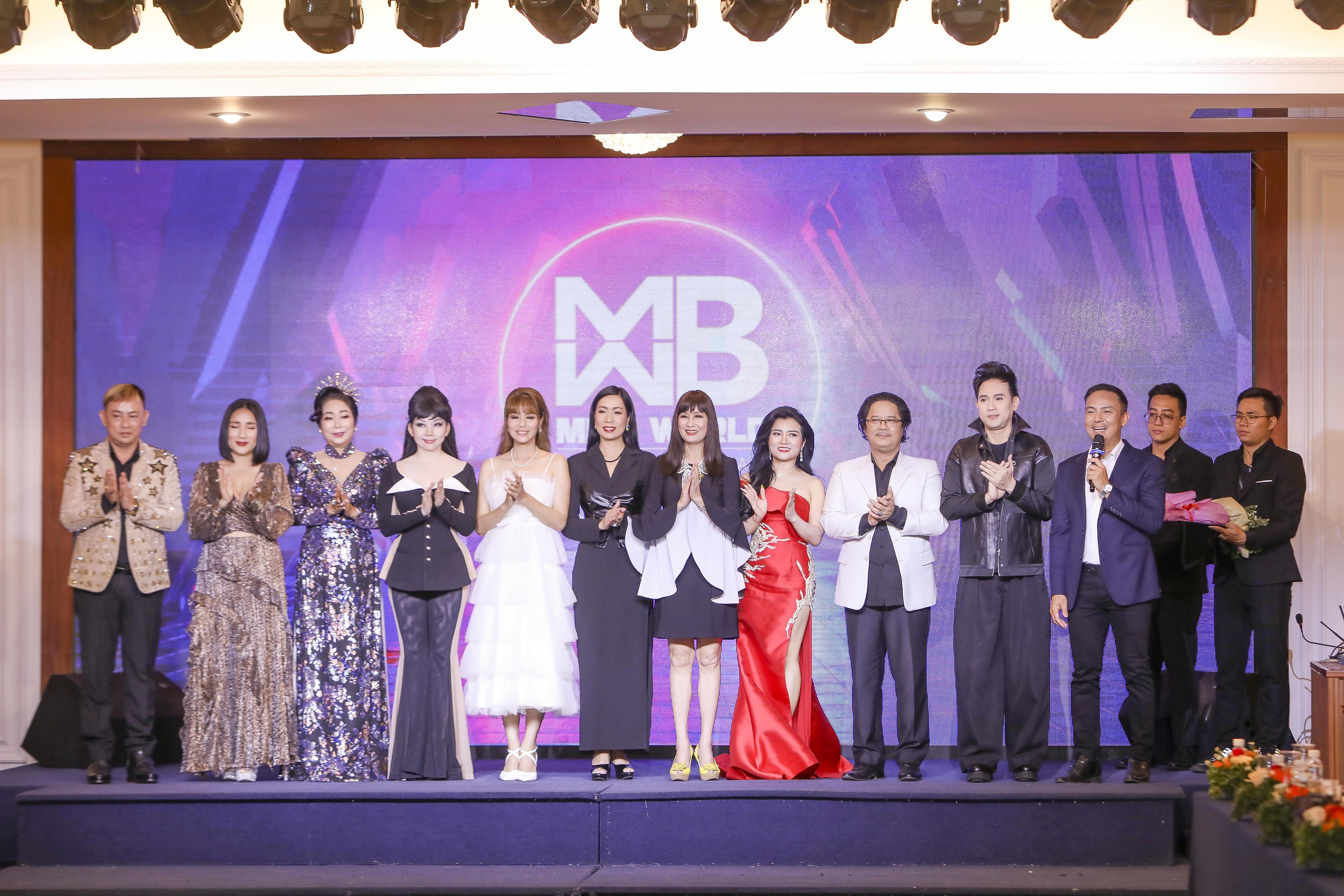 Chuyện showbiz đáng quan tâm- Ảnh 1.