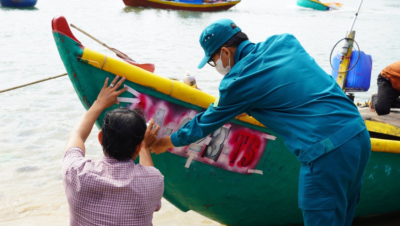 Bà Rịa- Vũng Tàu cấp số cho tàu cá