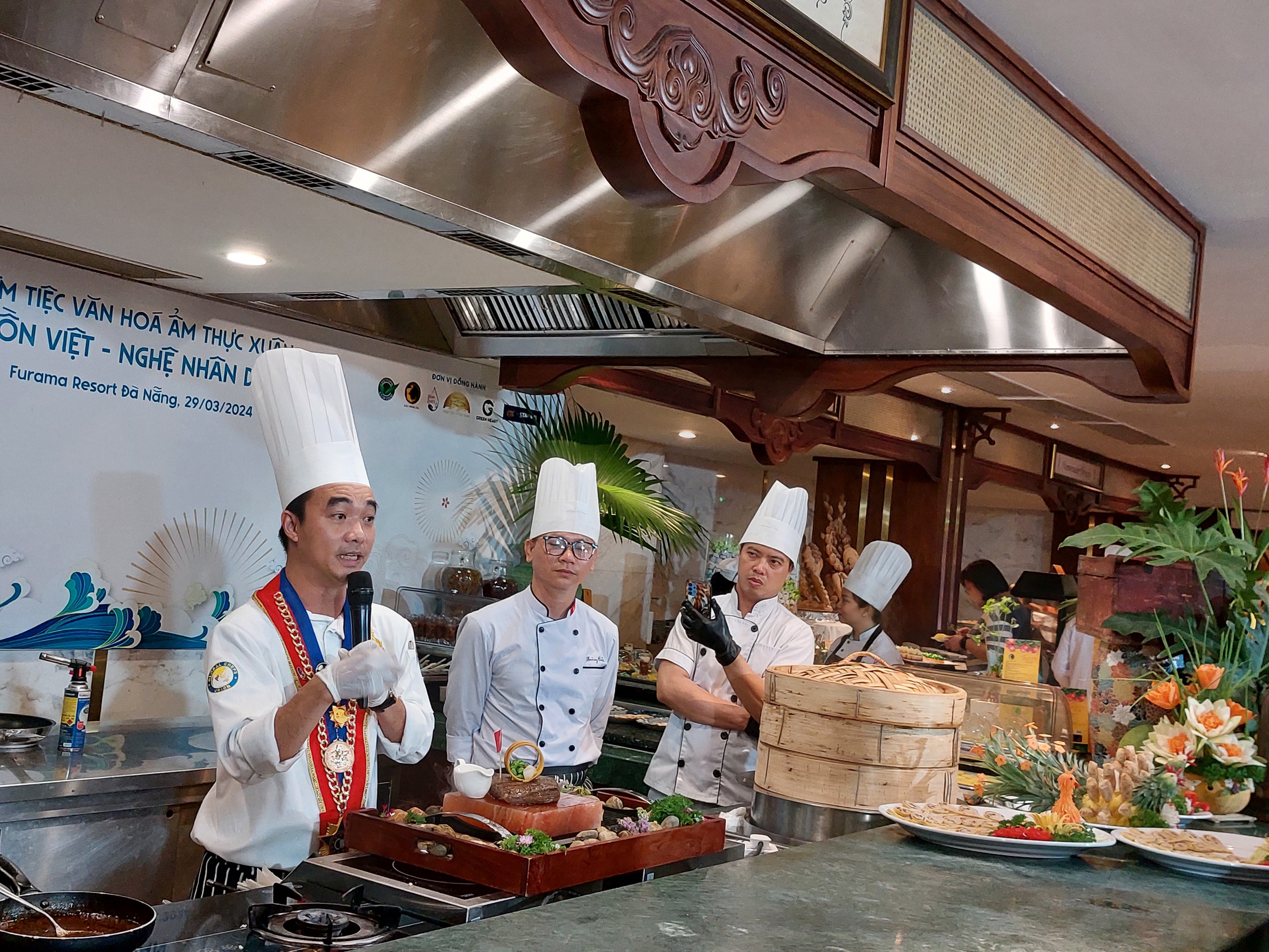 Độc đáo đêm ẩm thực Xuân