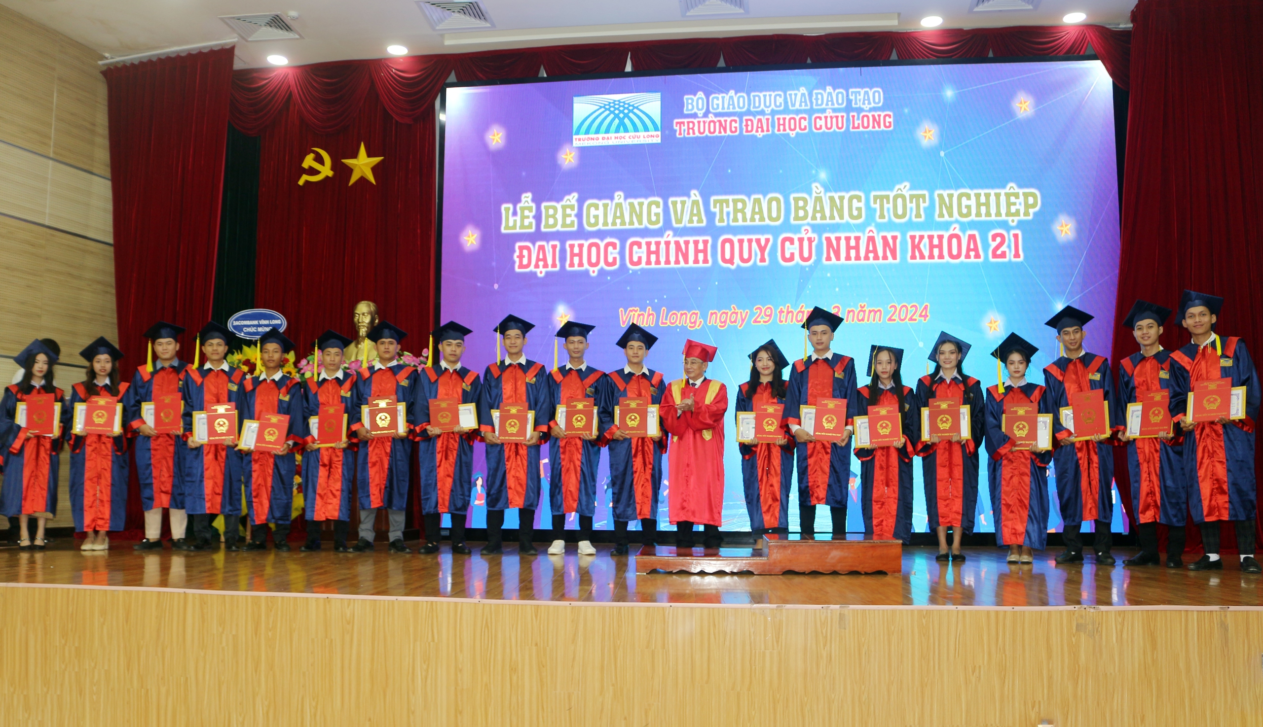 Tân cử nhân đến từ Lào phát biểu xúc động về Trường ĐH Cửu Long- Ảnh 4.