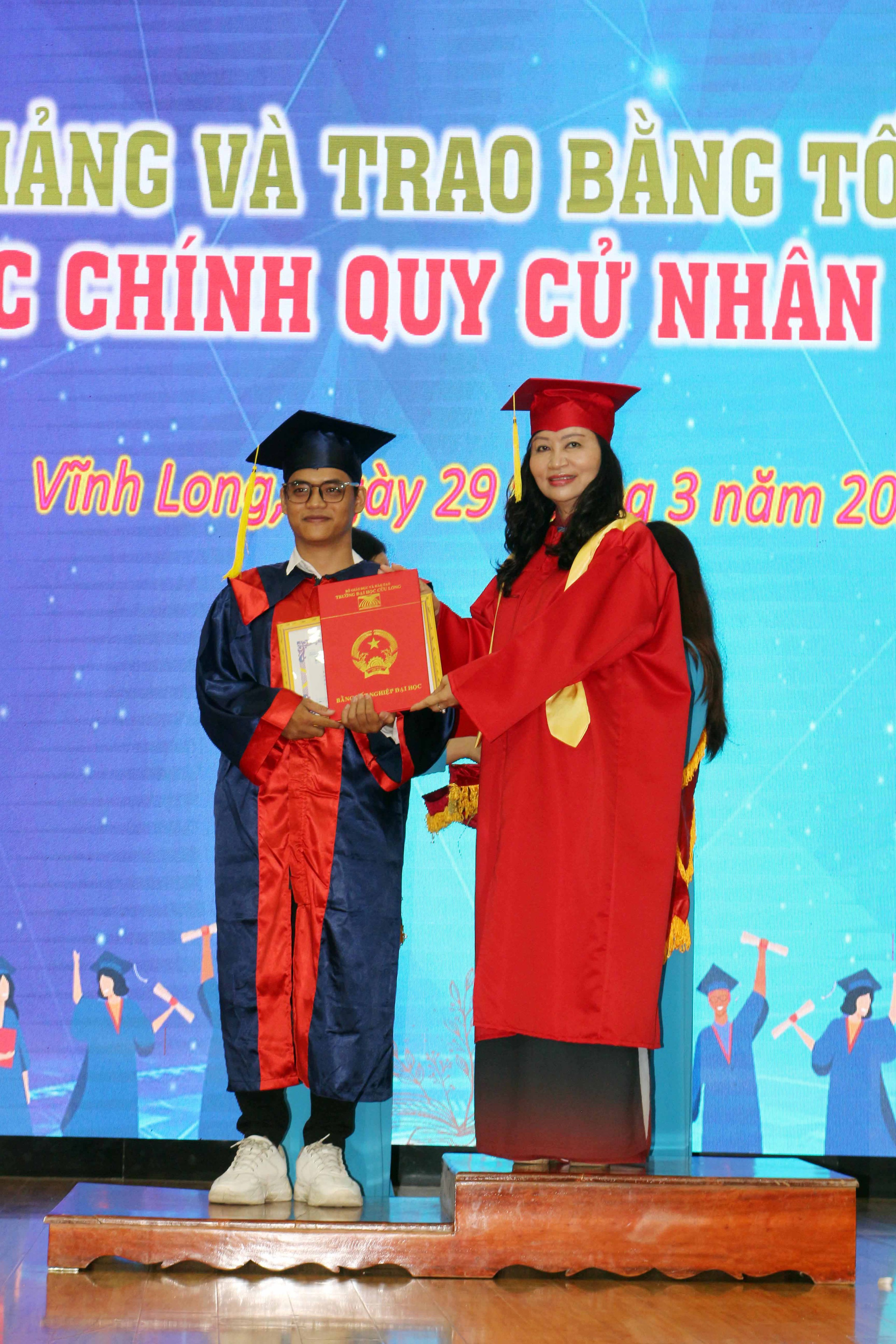 Tân cử nhân đến từ Lào phát biểu xúc động về Trường ĐH Cửu Long- Ảnh 5.