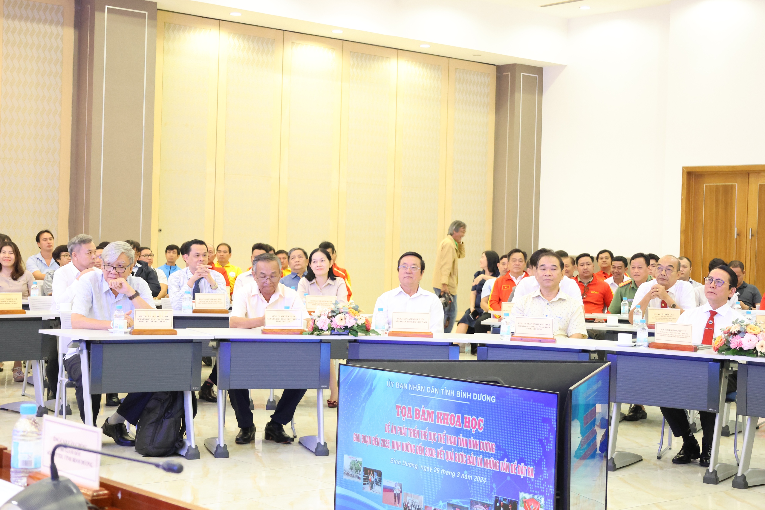 B&igrave;nh Dương t&igrave;m giải ph&aacute;p ph&aacute;t triển thể dục- thể thao xứng tầm- Ảnh 2.