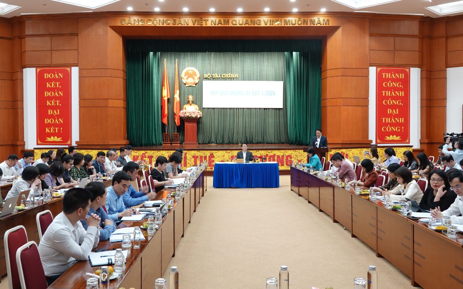 Bộ Tài chính nói về việc điều chỉnh mức giảm trừ gia cảnh