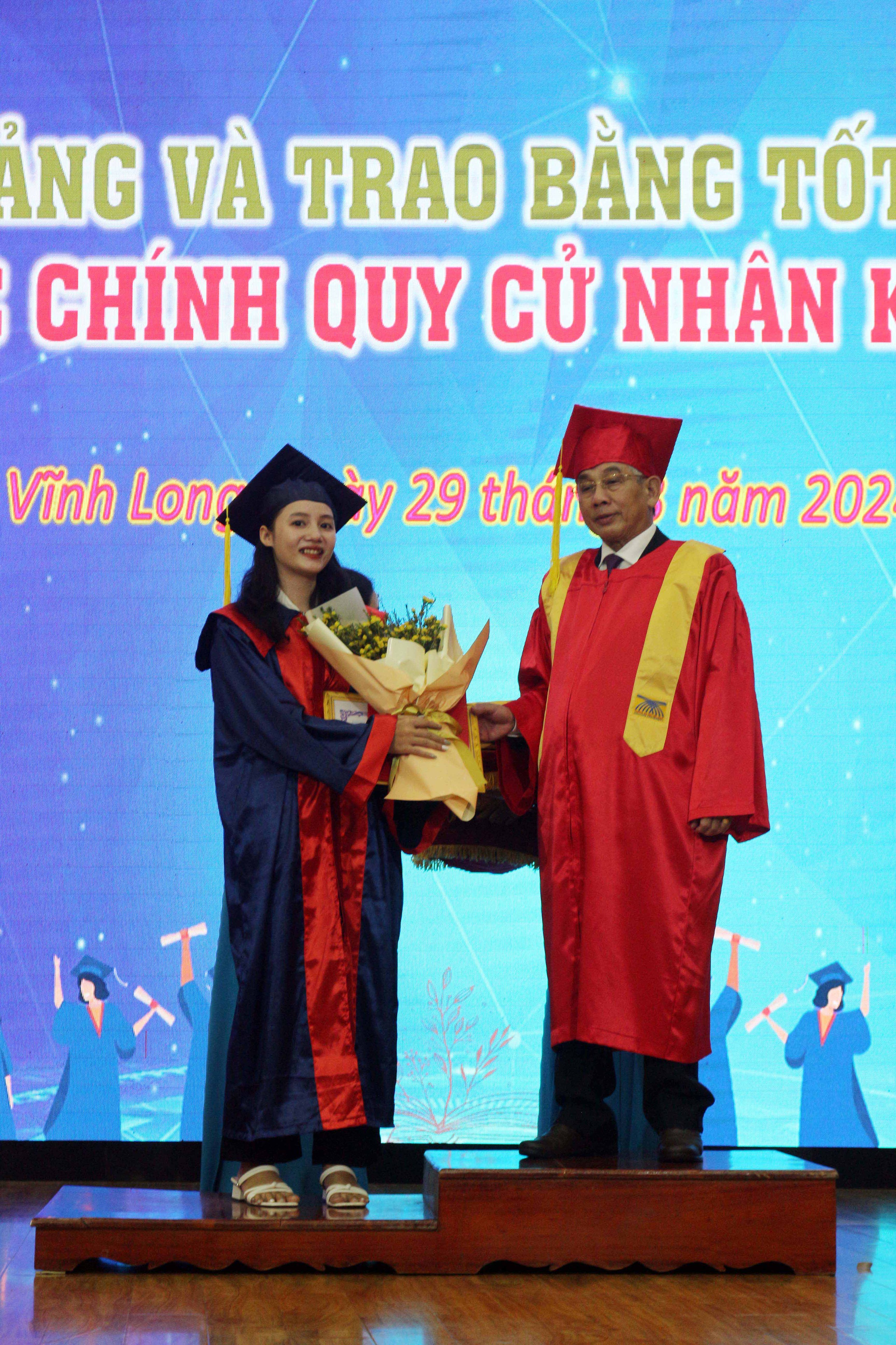 Tân cử nhân đến từ Lào phát biểu xúc động về Trường ĐH Cửu Long- Ảnh 3.