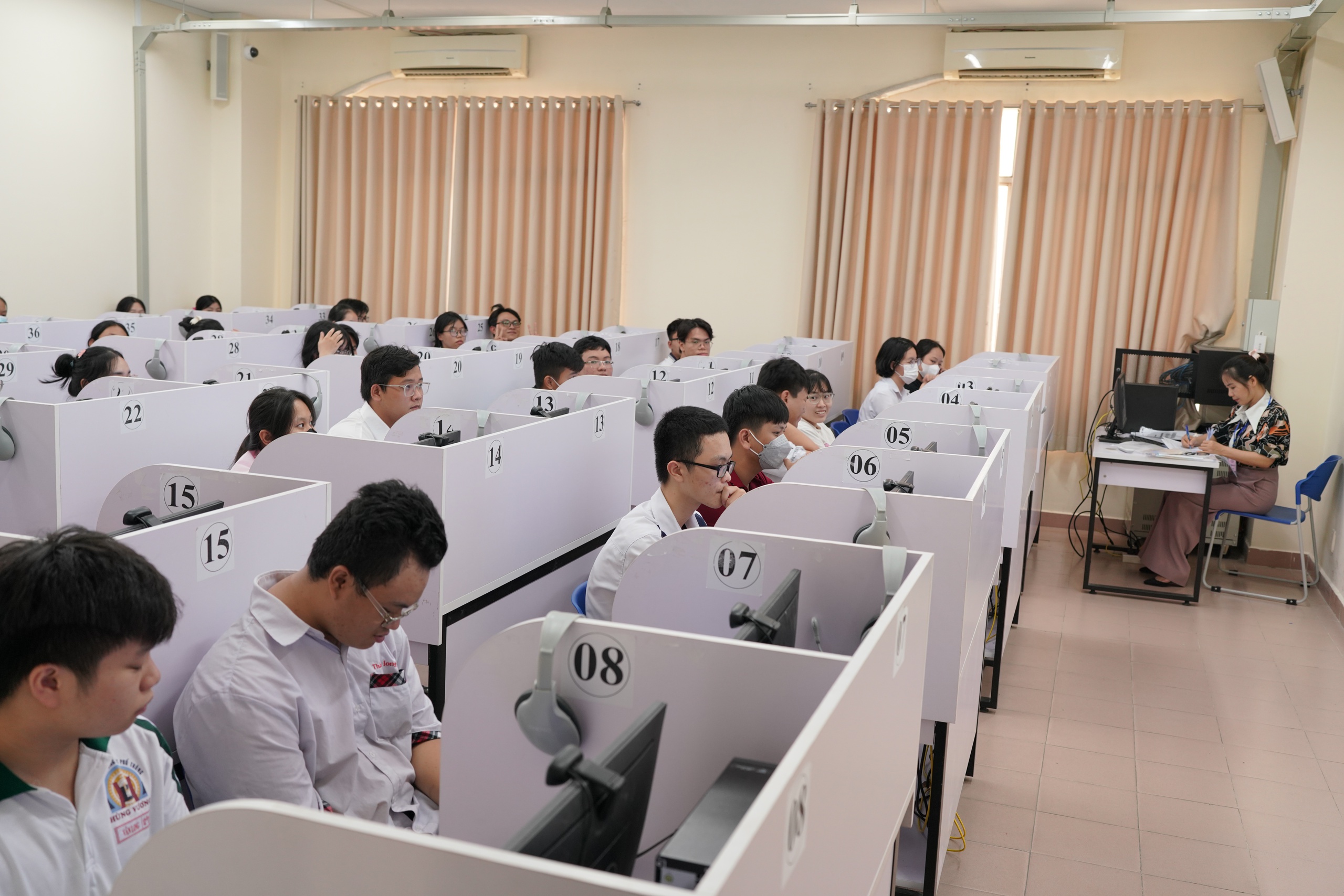 Gần 3.500 th&iacute; sinh dự thi đ&aacute;nh gi&aacute; năng lực chuy&ecirc;n biệt đợt 1- Ảnh 4.
