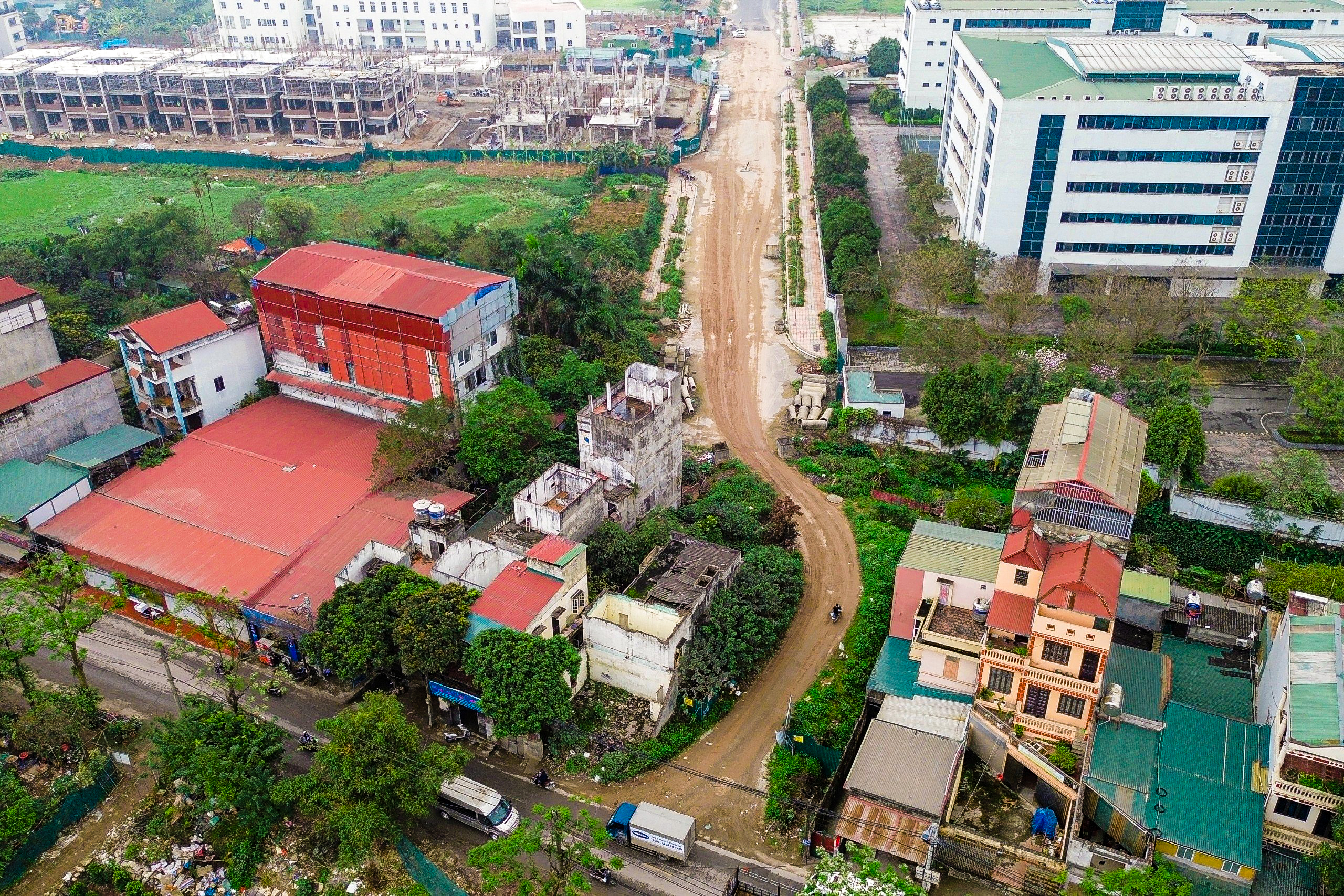 Hiện trạng tuyến đường d&agrave;i 1,3 km &ldquo;lỡ hẹn&rdquo; gần 2 năm - Ảnh 9.