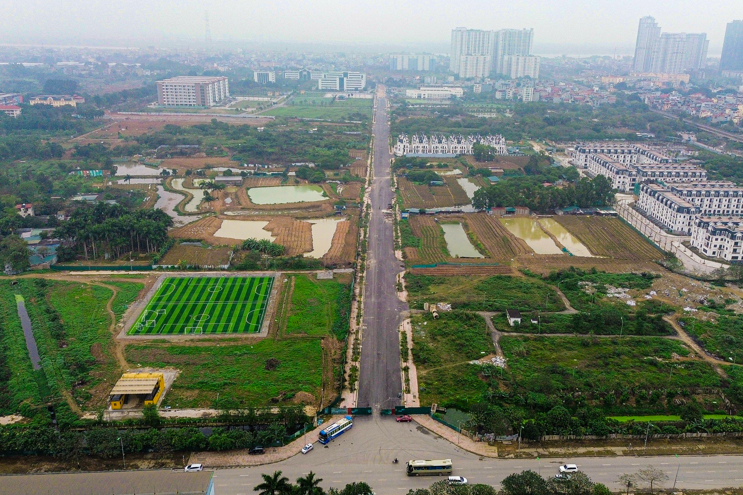 Hiện trạng tuyến đường d&agrave;i 1,3 km &ldquo;lỡ hẹn&rdquo; gần 2 năm - Ảnh 2.