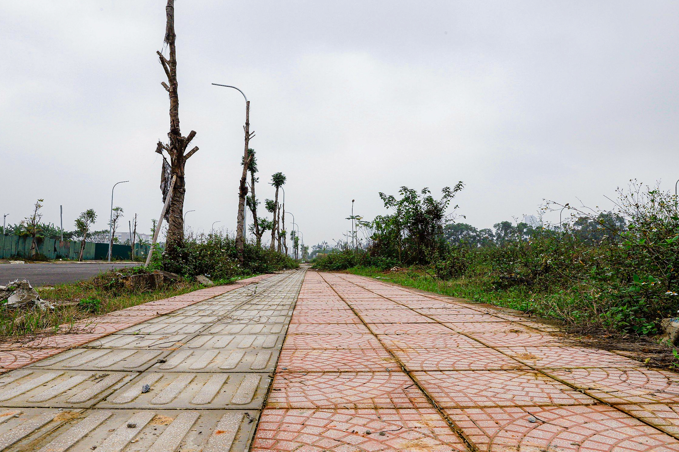 Hiện trạng tuyến đường d&agrave;i 1,3 km &ldquo;lỡ hẹn&rdquo; gần 2 năm - Ảnh 8.