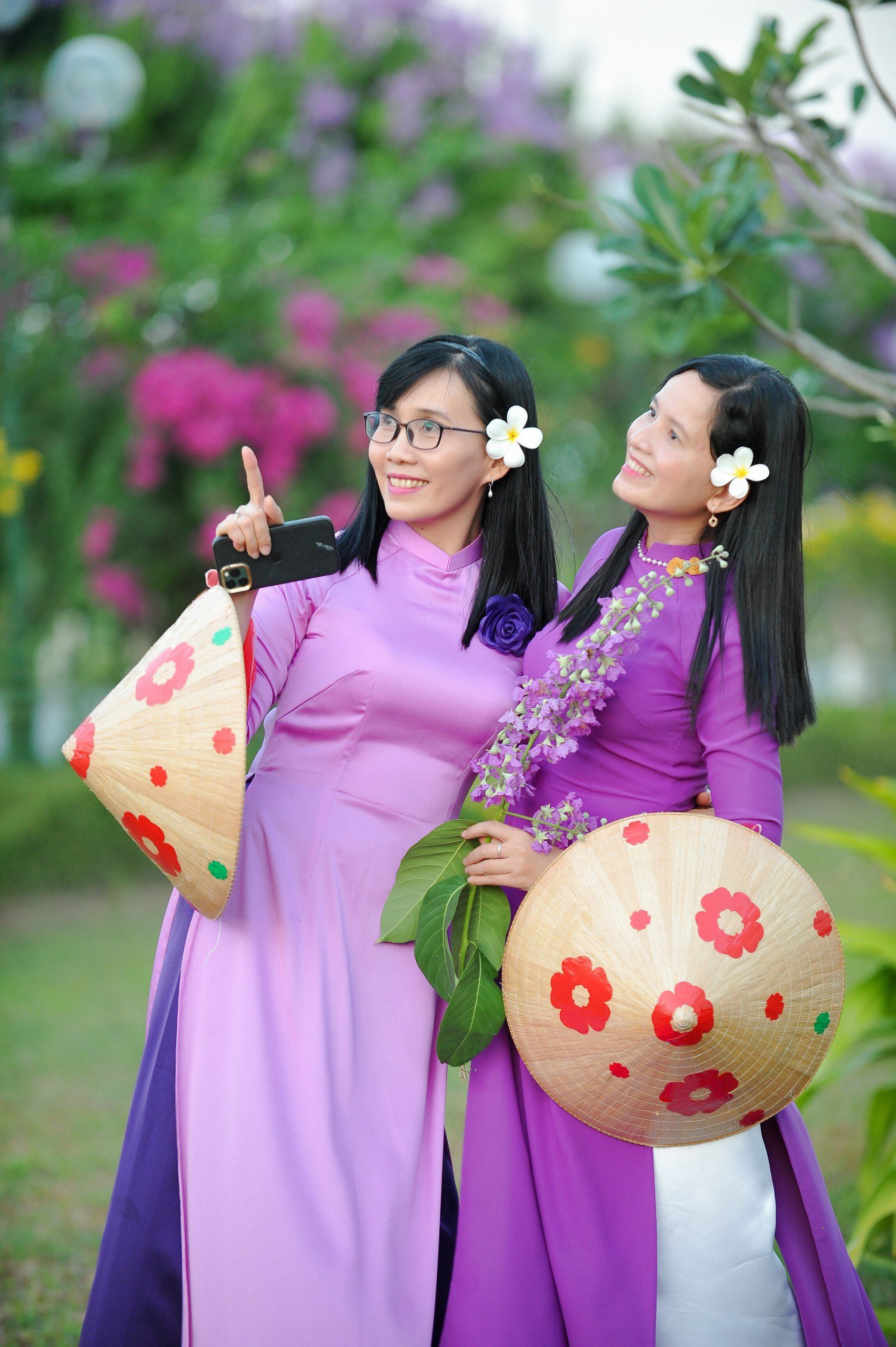 Con đường hoa bằng lăng rực rỡ sắc t&iacute;m 
