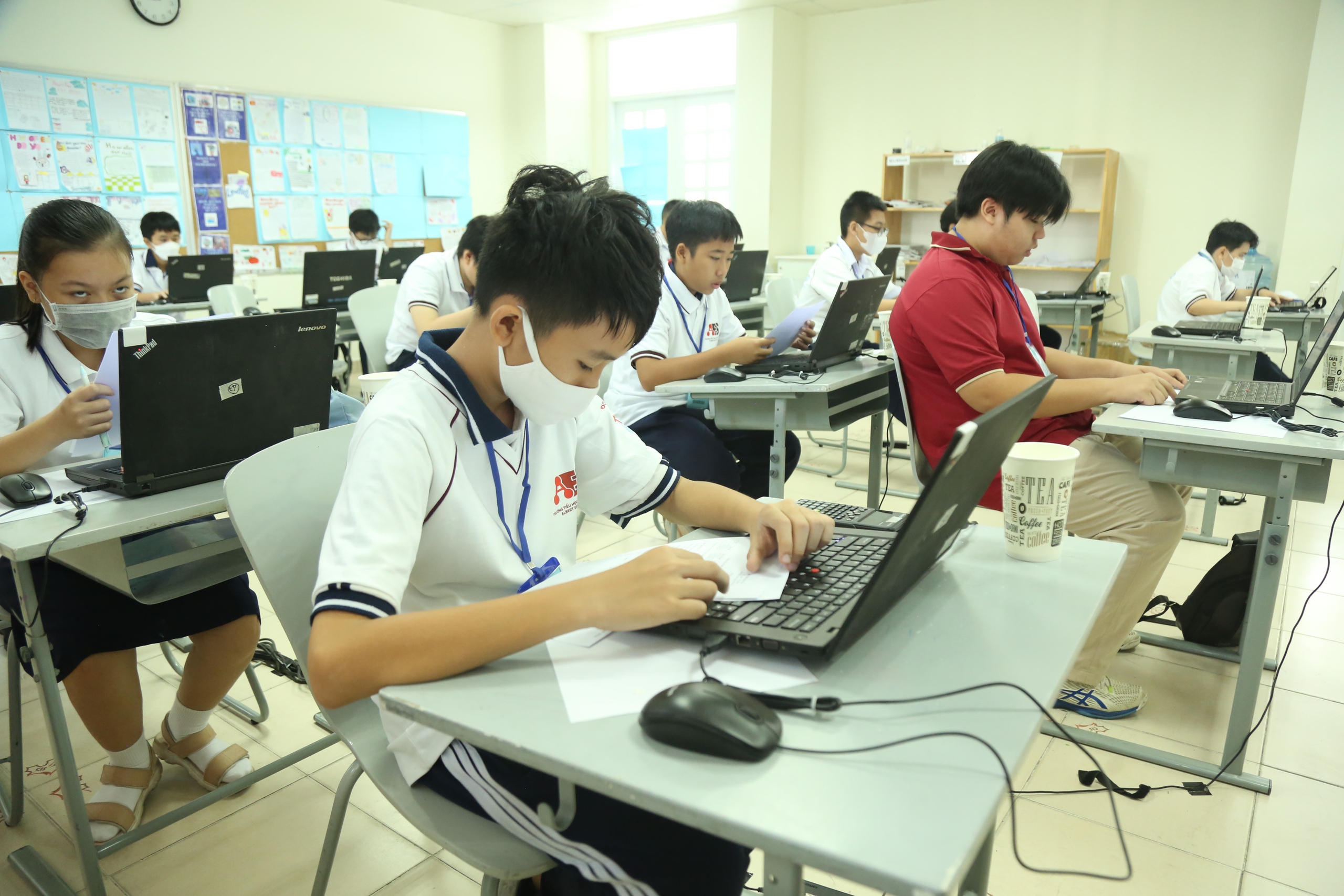 Tham gia cuộc thi lập tr&igrave;nh, học sinh 