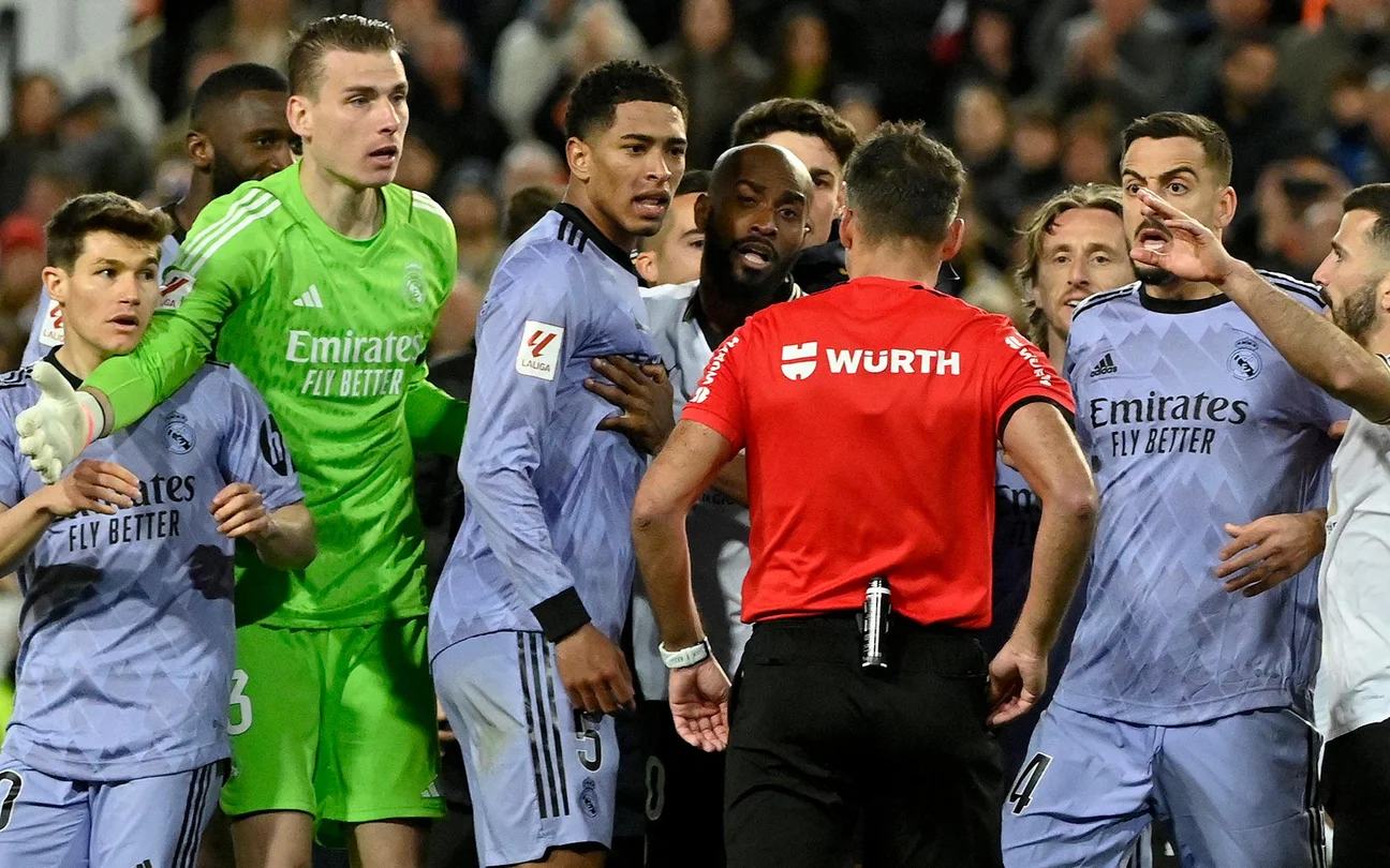 Trọng tài khiến Real Madrid mất chiến thắng cay đắng