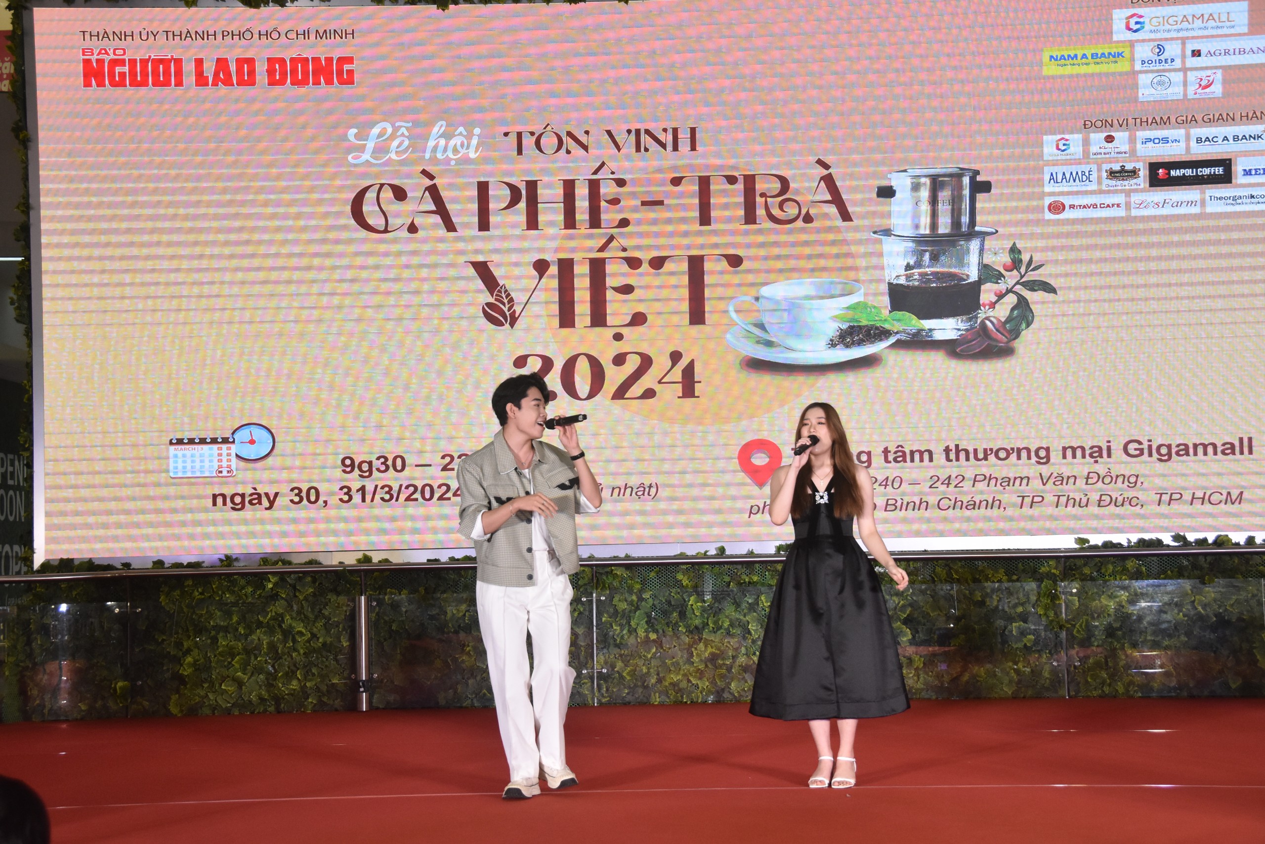 Tưng bừng khai mạc Lễ hội